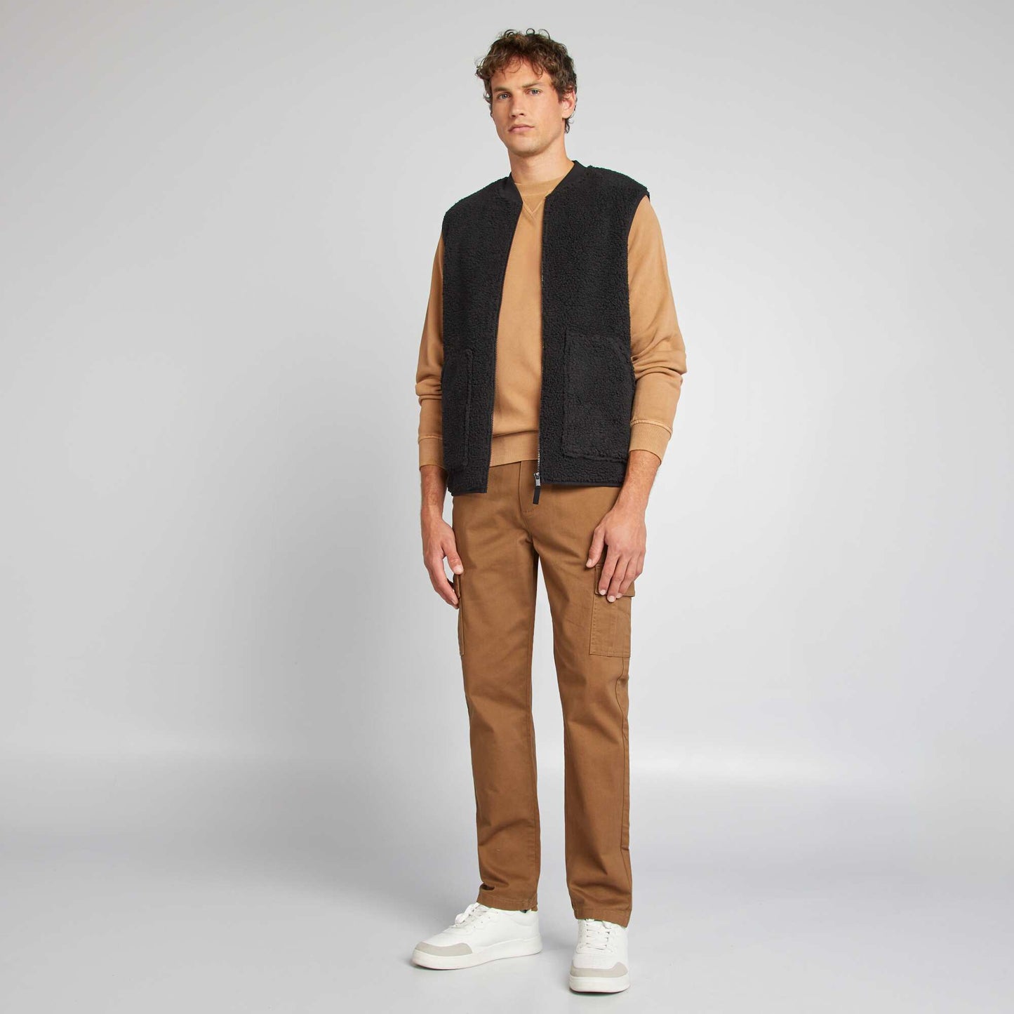 Pantalón con bolsillos MARRON