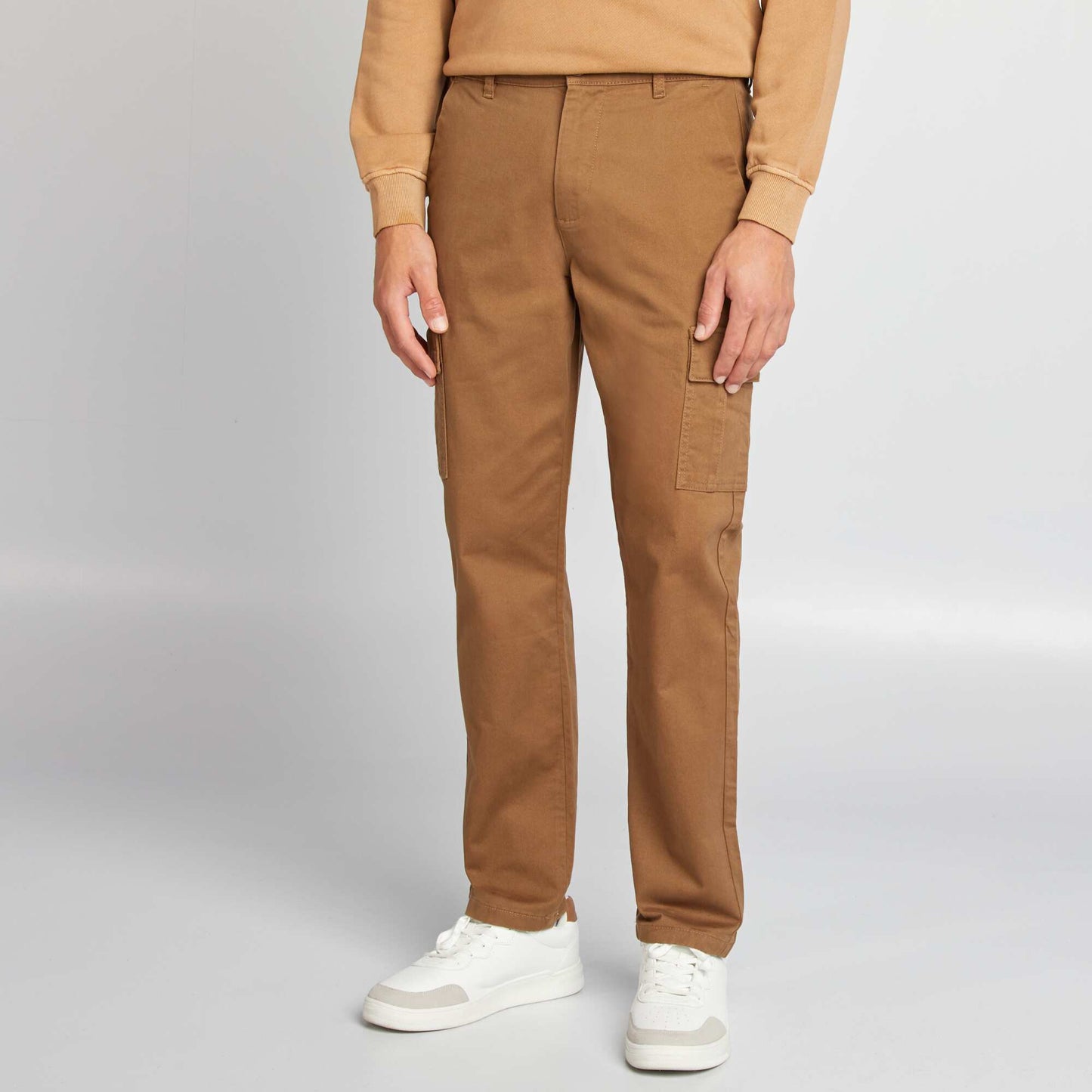 Pantalón con bolsillos MARRON