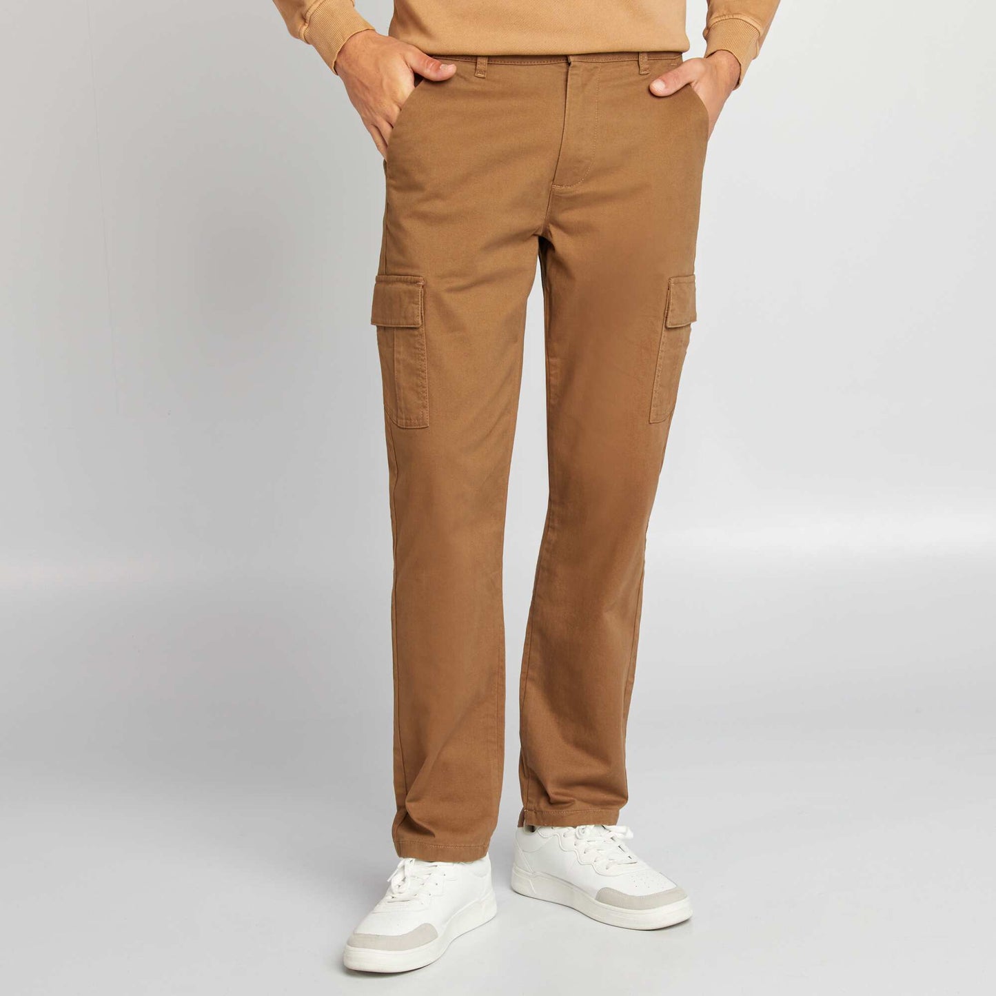 Pantalón con bolsillos MARRON