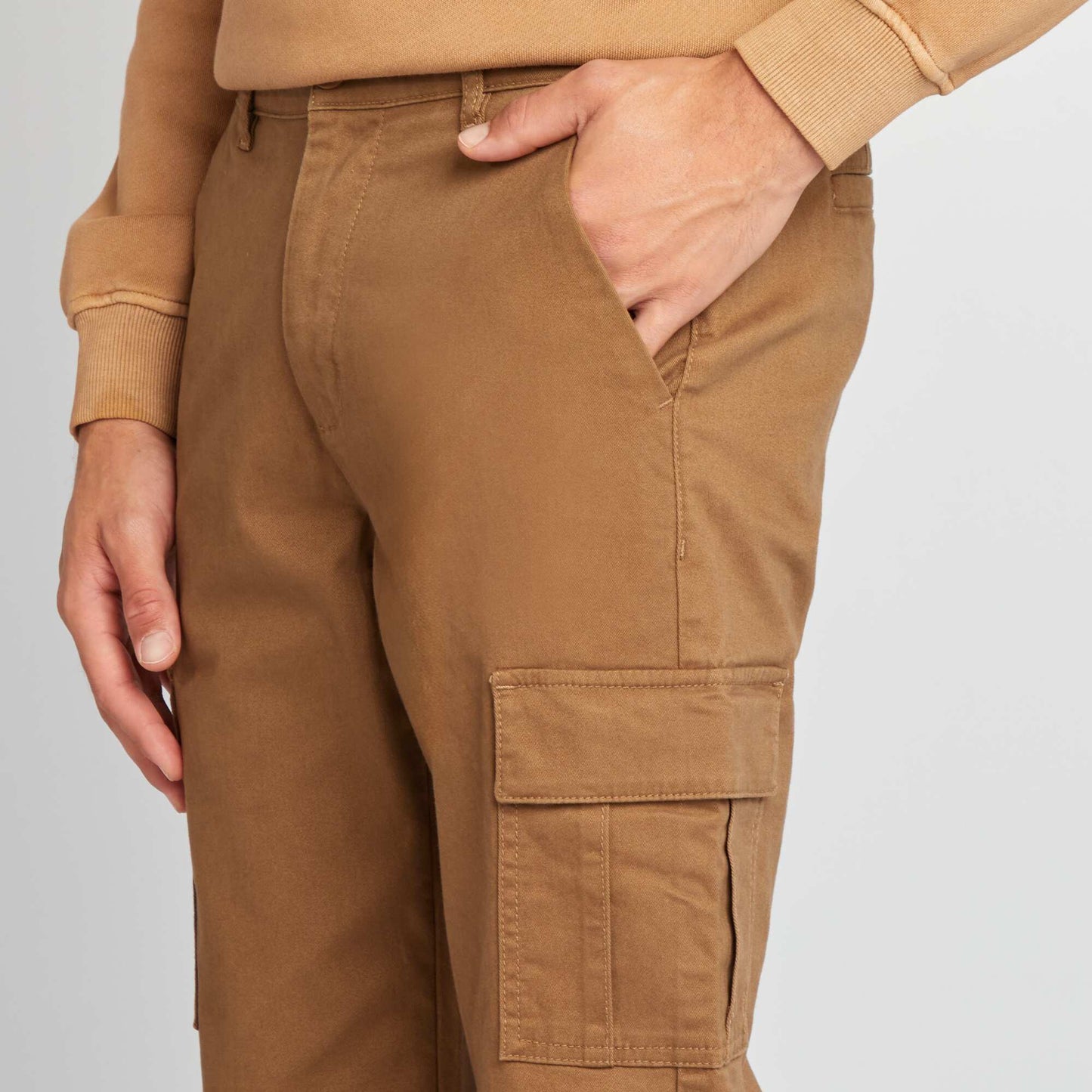 Pantalón con bolsillos MARRON