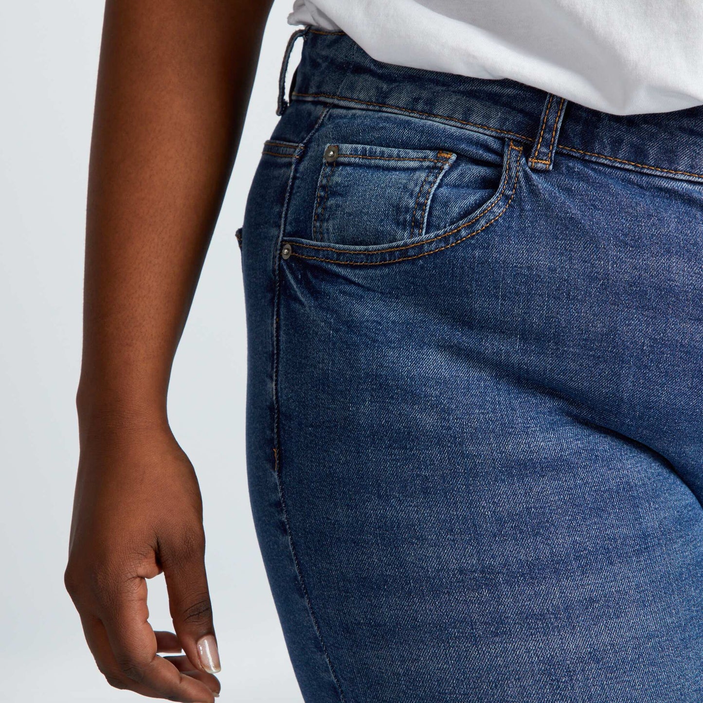 Jean regular con 5 bolsillos L30 AZUL