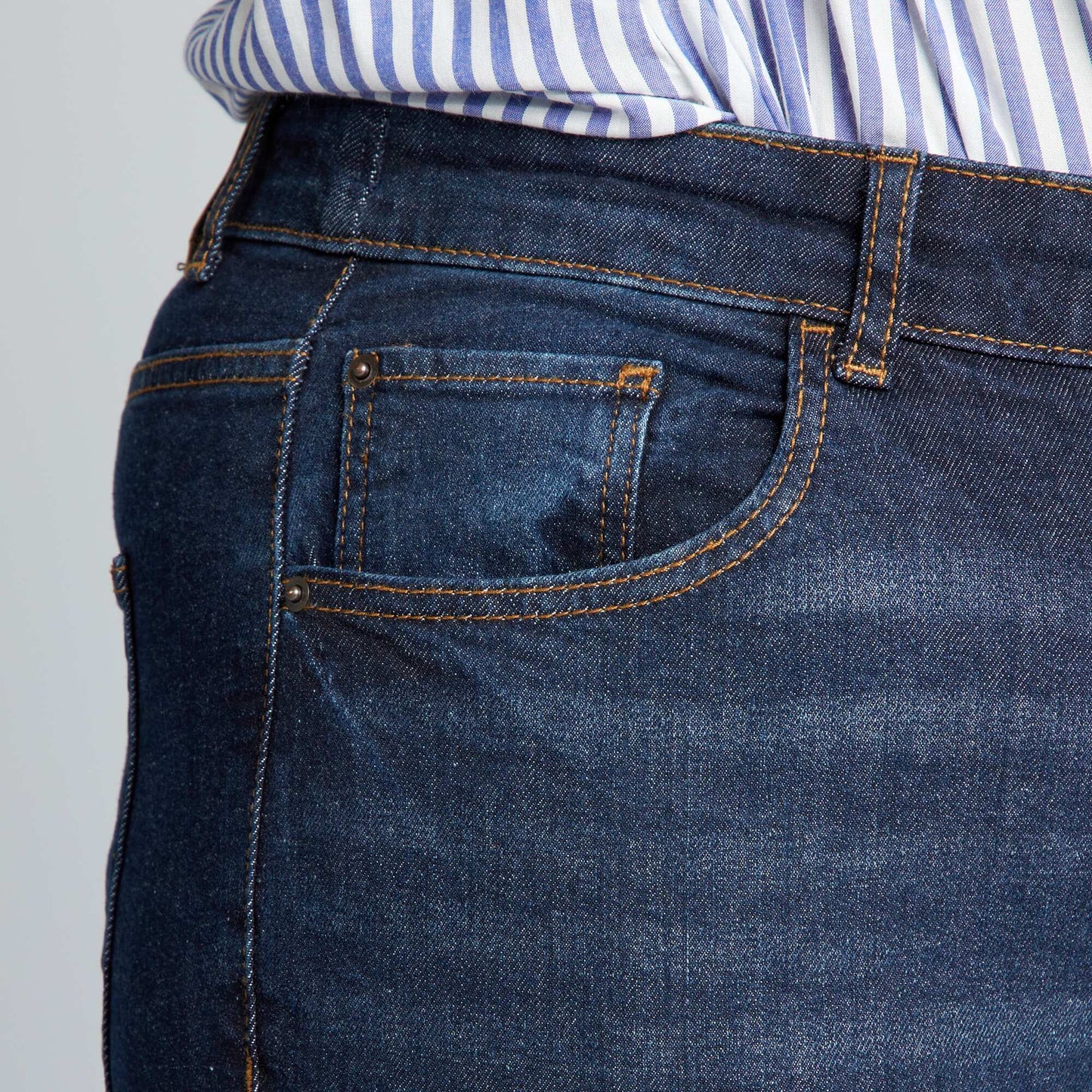 Jean regular con 5 bolsillos L30 AZUL
