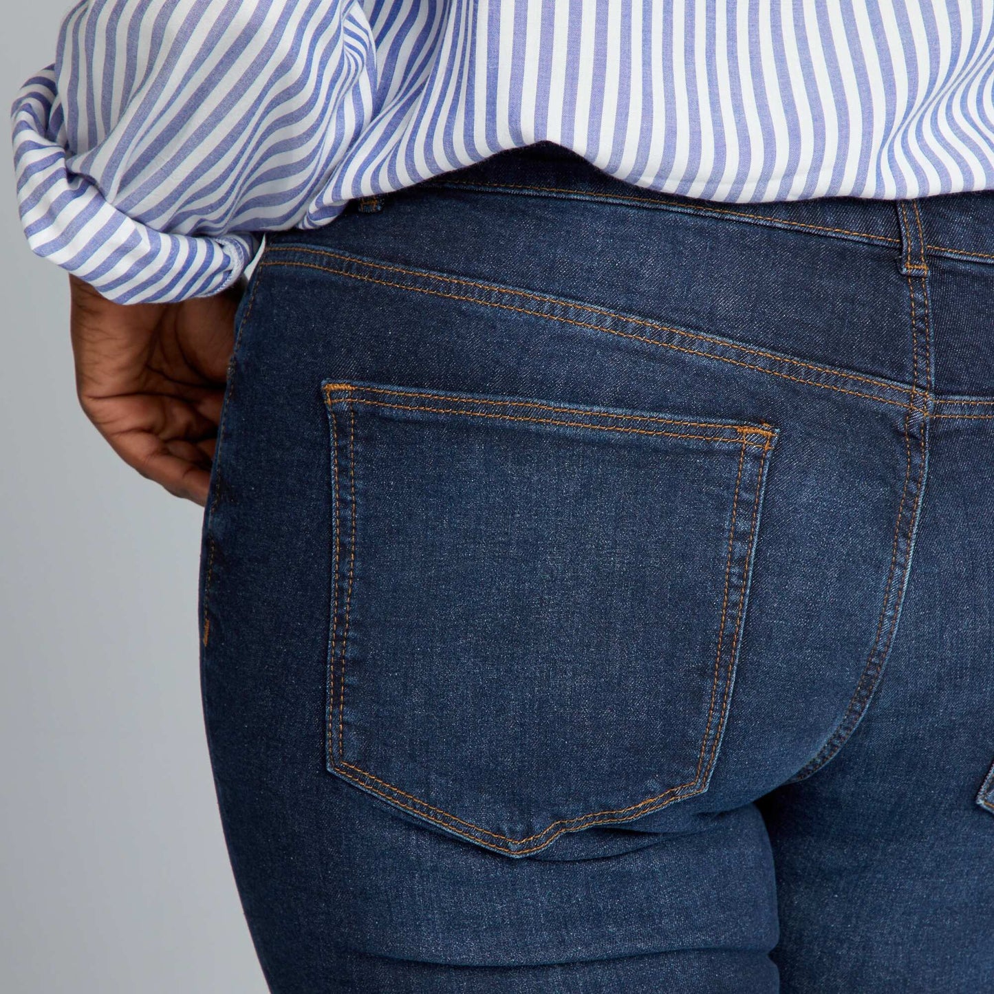 Jean regular con 5 bolsillos L30 AZUL