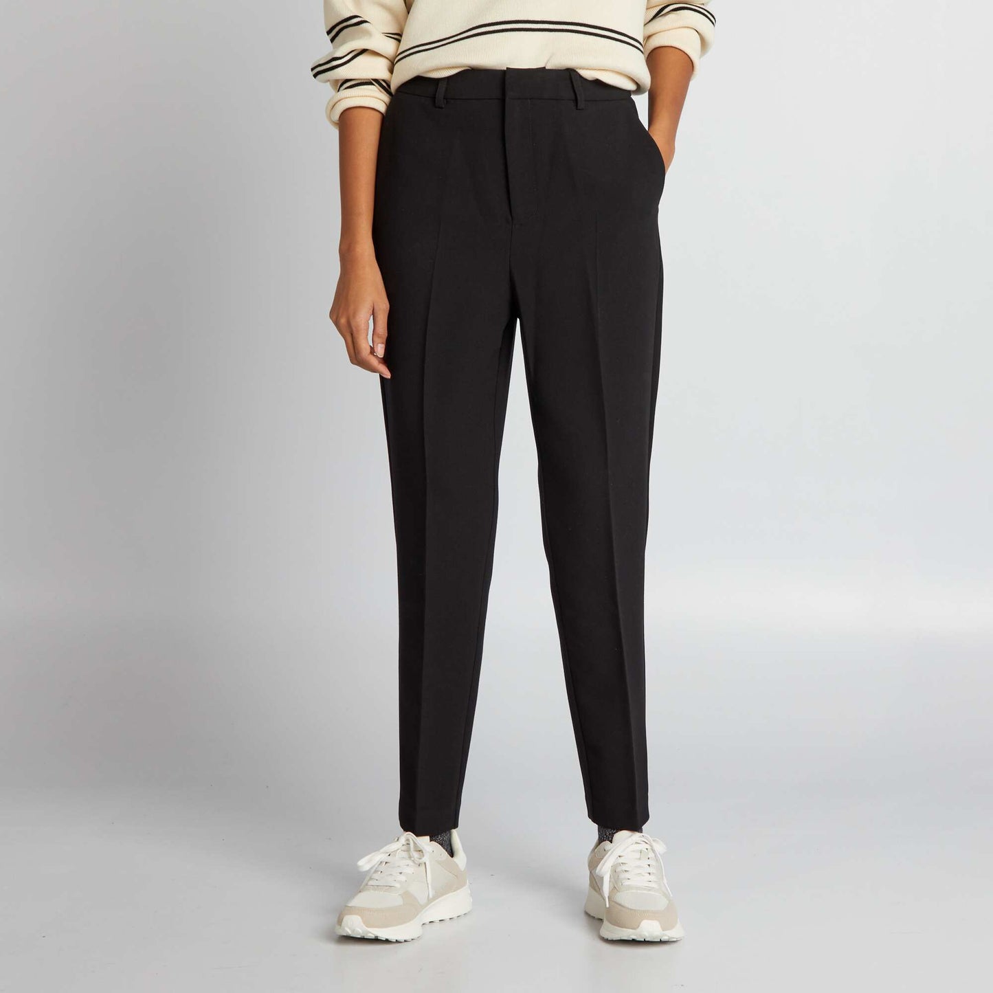 Pantalón pitillo negro