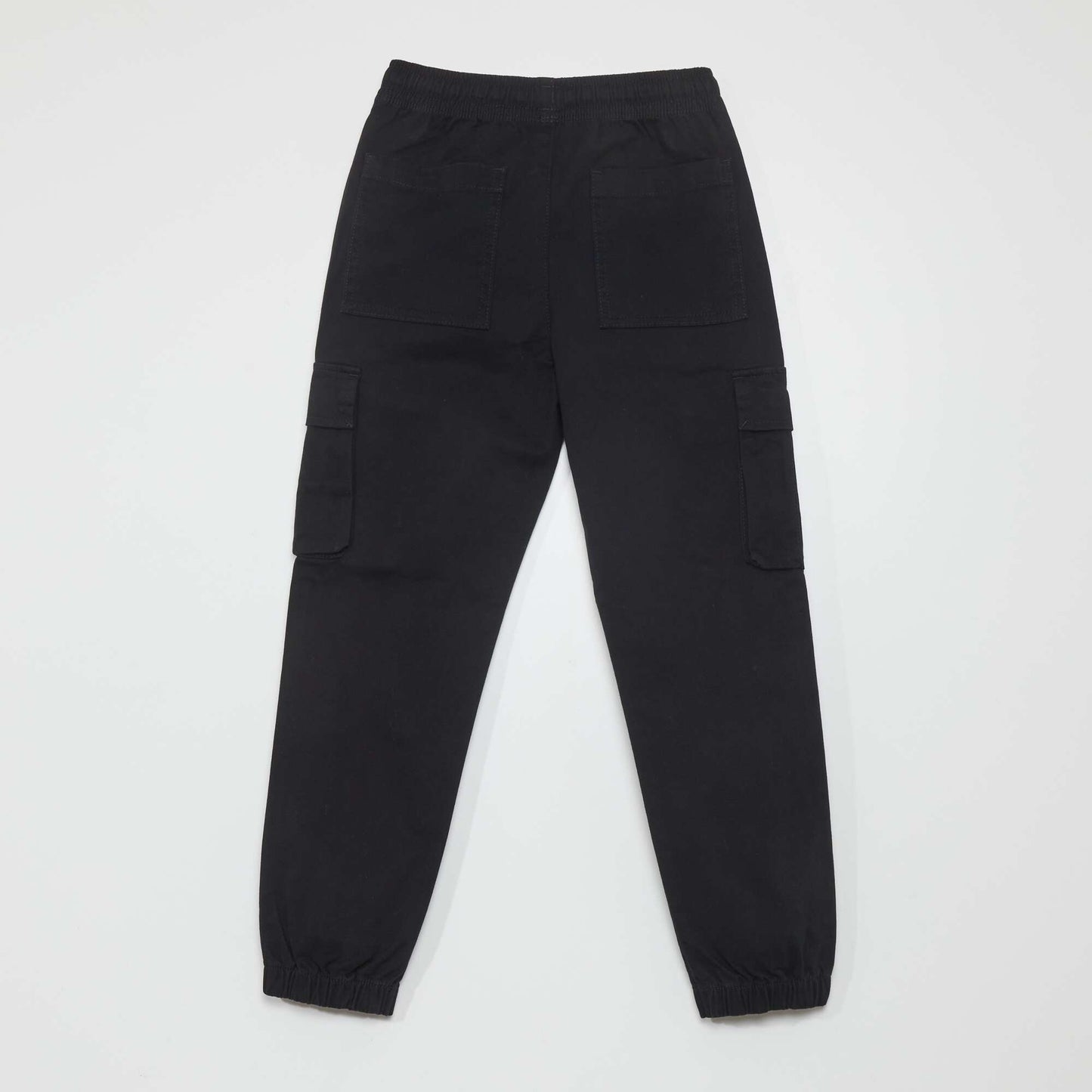 Pantalón con múltiples bolsillos negro