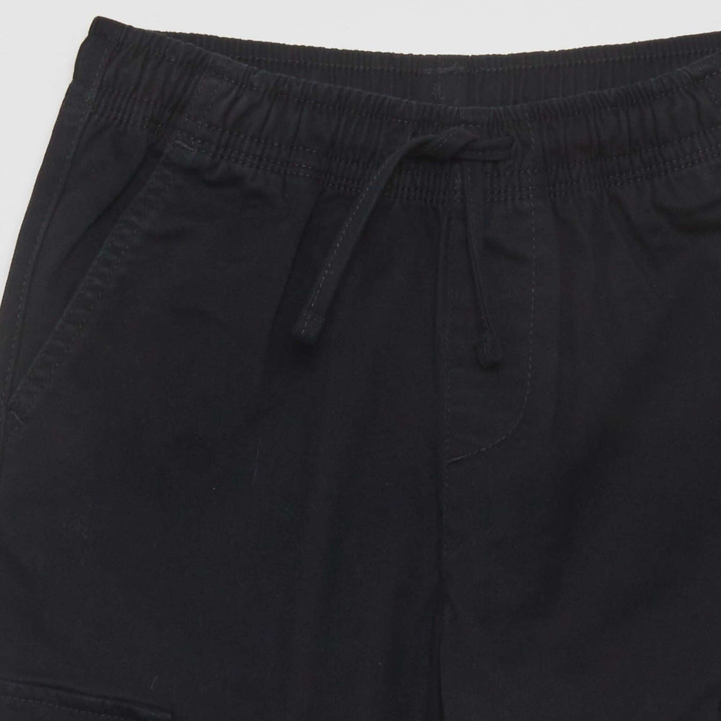 Pantalón con múltiples bolsillos negro