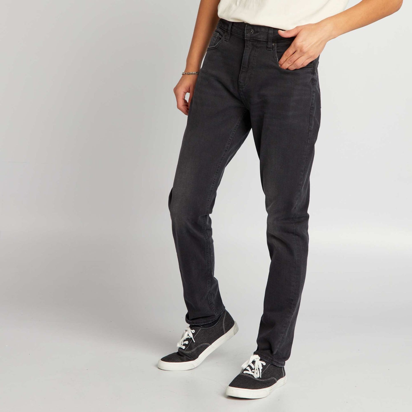 Jean slim con 5 bolsillos NEGRO