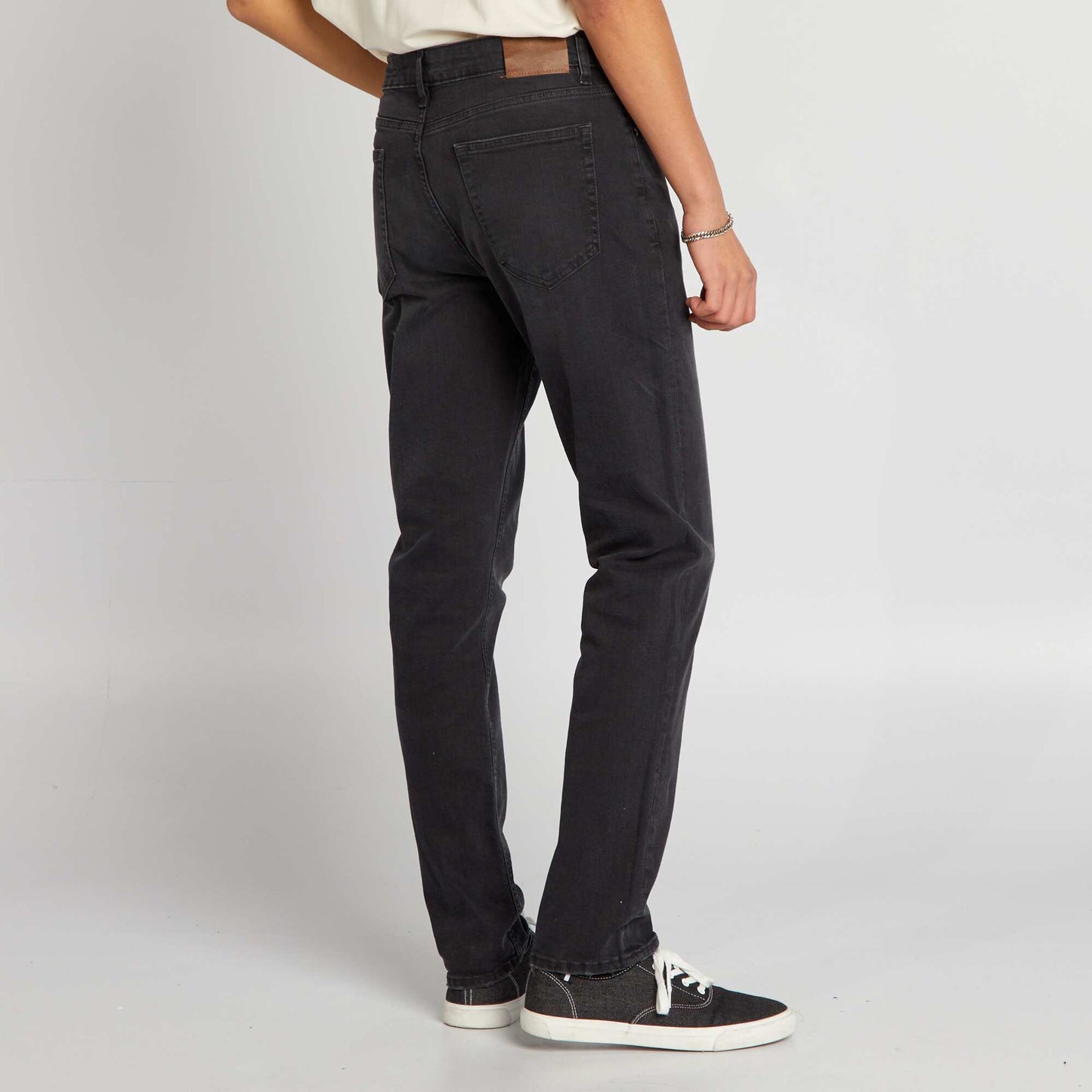 Jean slim con 5 bolsillos NEGRO