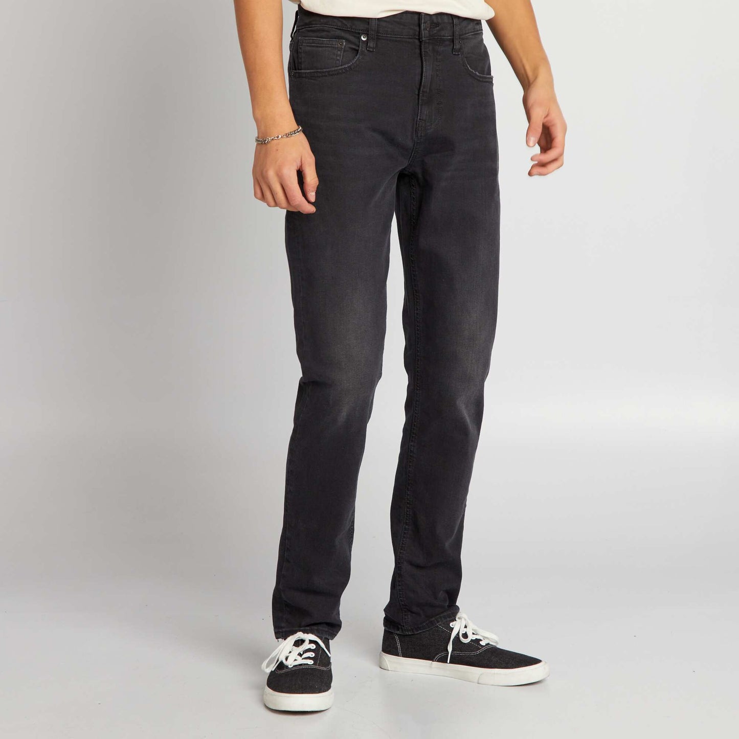 Jean slim con 5 bolsillos NEGRO