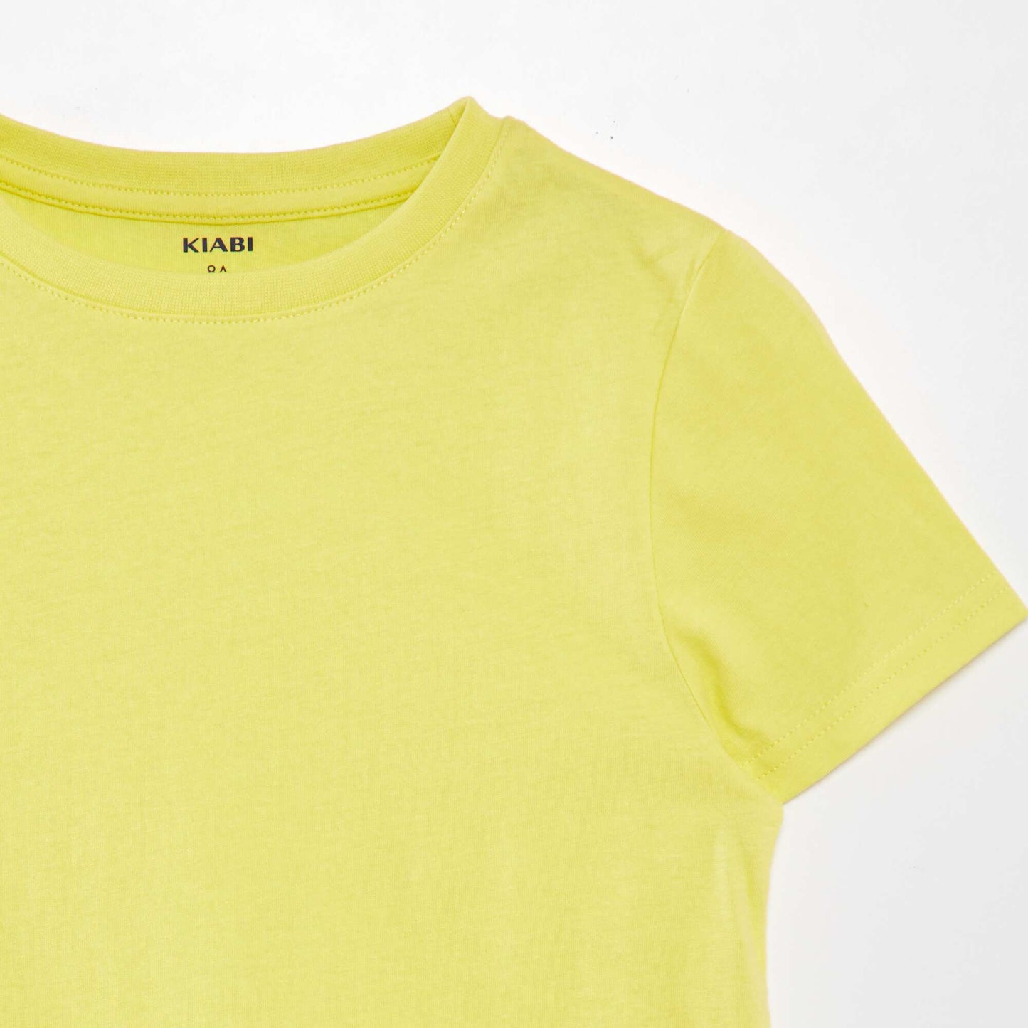 Camiseta lisa con cuello redondo amarillo