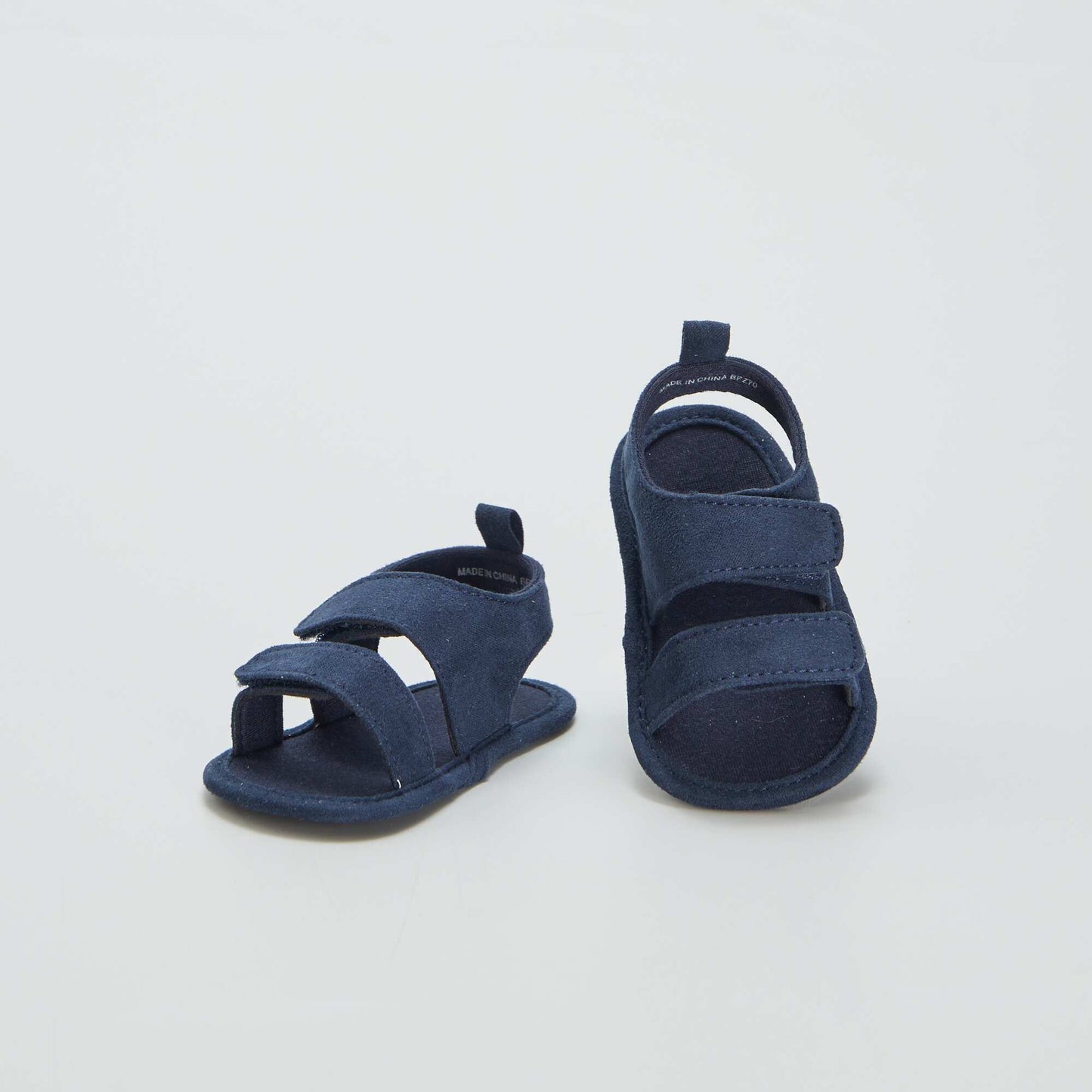 Sandalias abiertas con velcro NEGRO