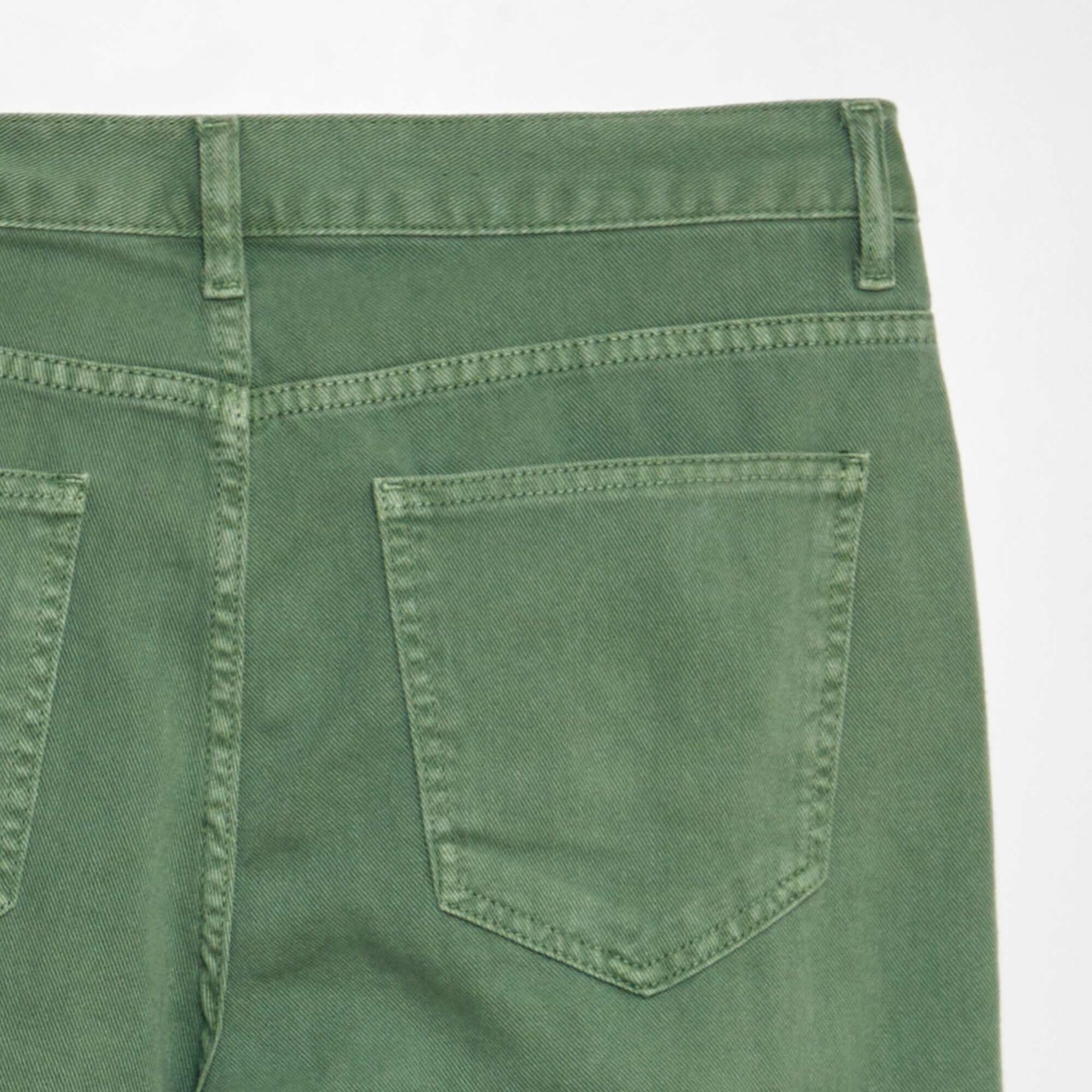 Jean con corte recto - L32 VERDE