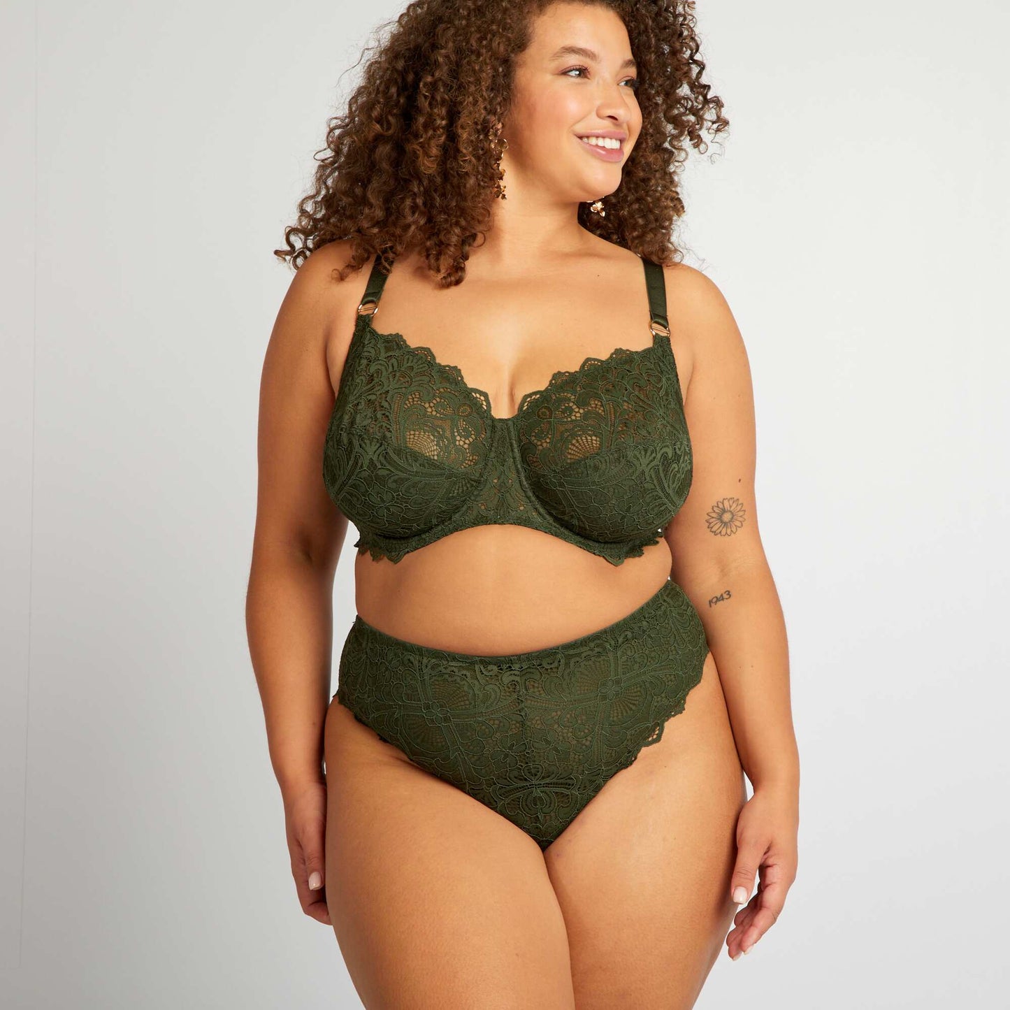 Braguita brasileña de encaje y microfibra VERDE