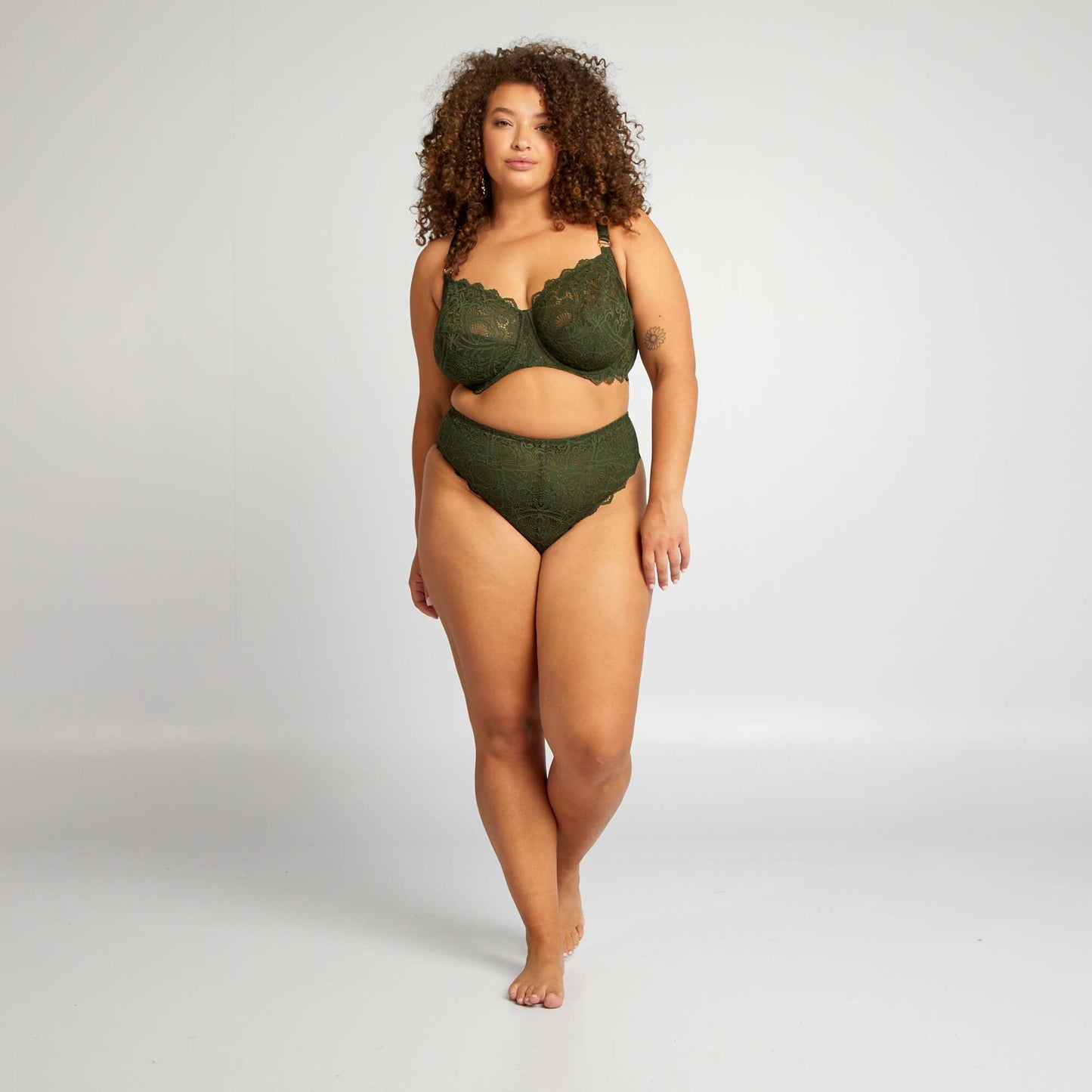Braguita brasileña de encaje y microfibra VERDE