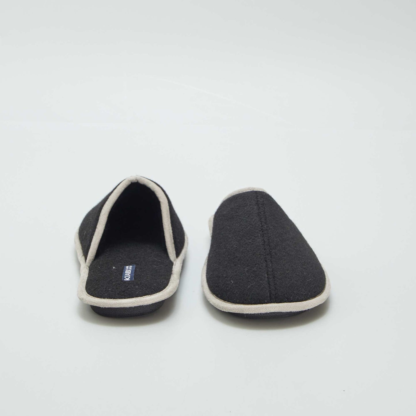 Pantufla negra