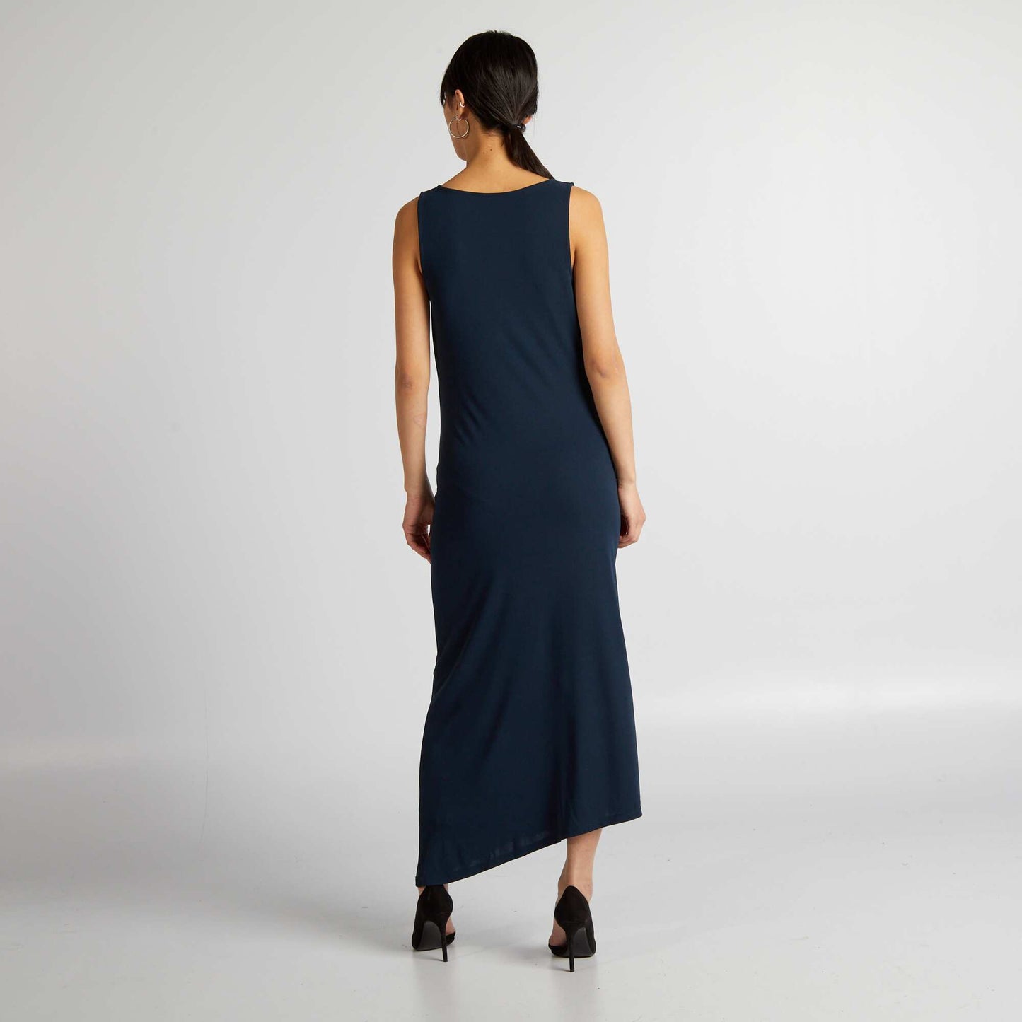 Vestido drapeado con cuello drapeado azul