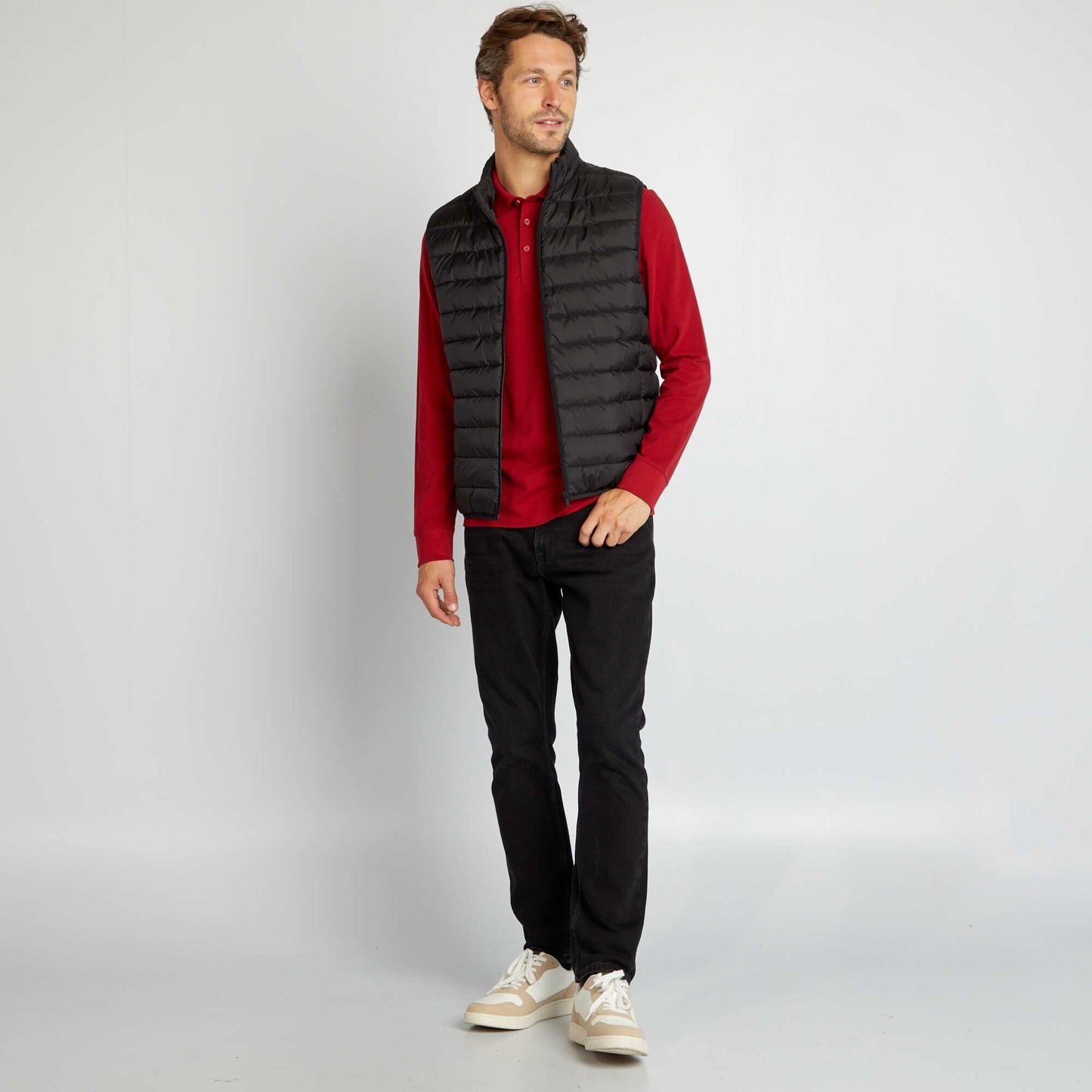 Anorak sin mangas con cuello alto negro