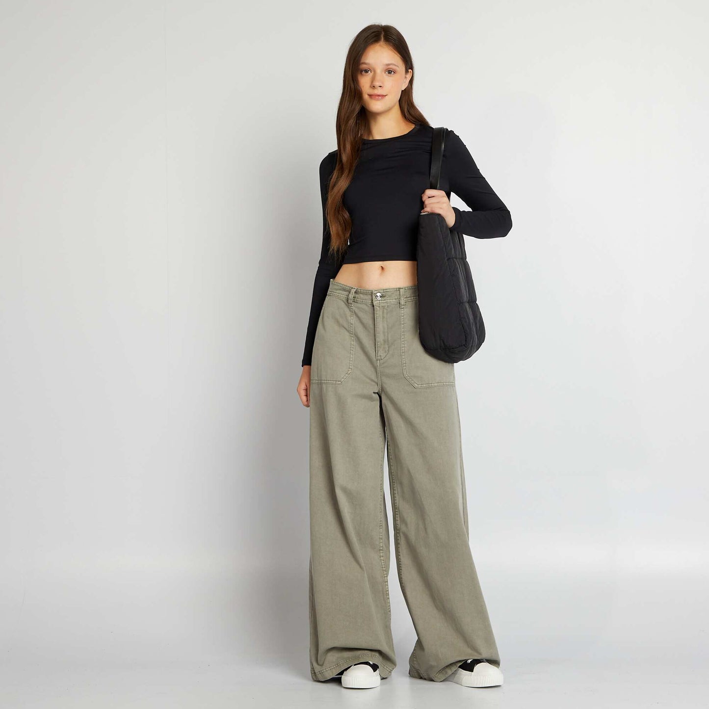 Pantalón ancho con bolsillos grandes VERDE