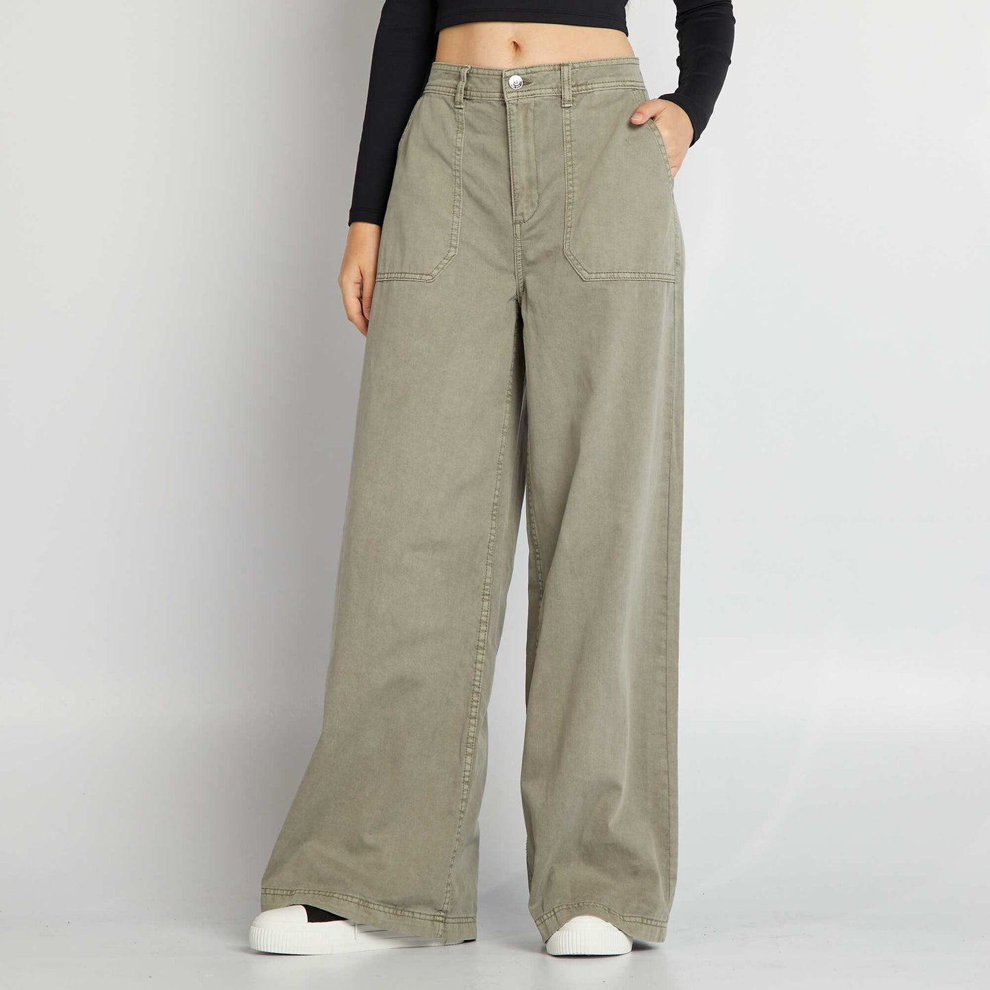 Pantalón ancho con bolsillos grandes VERDE