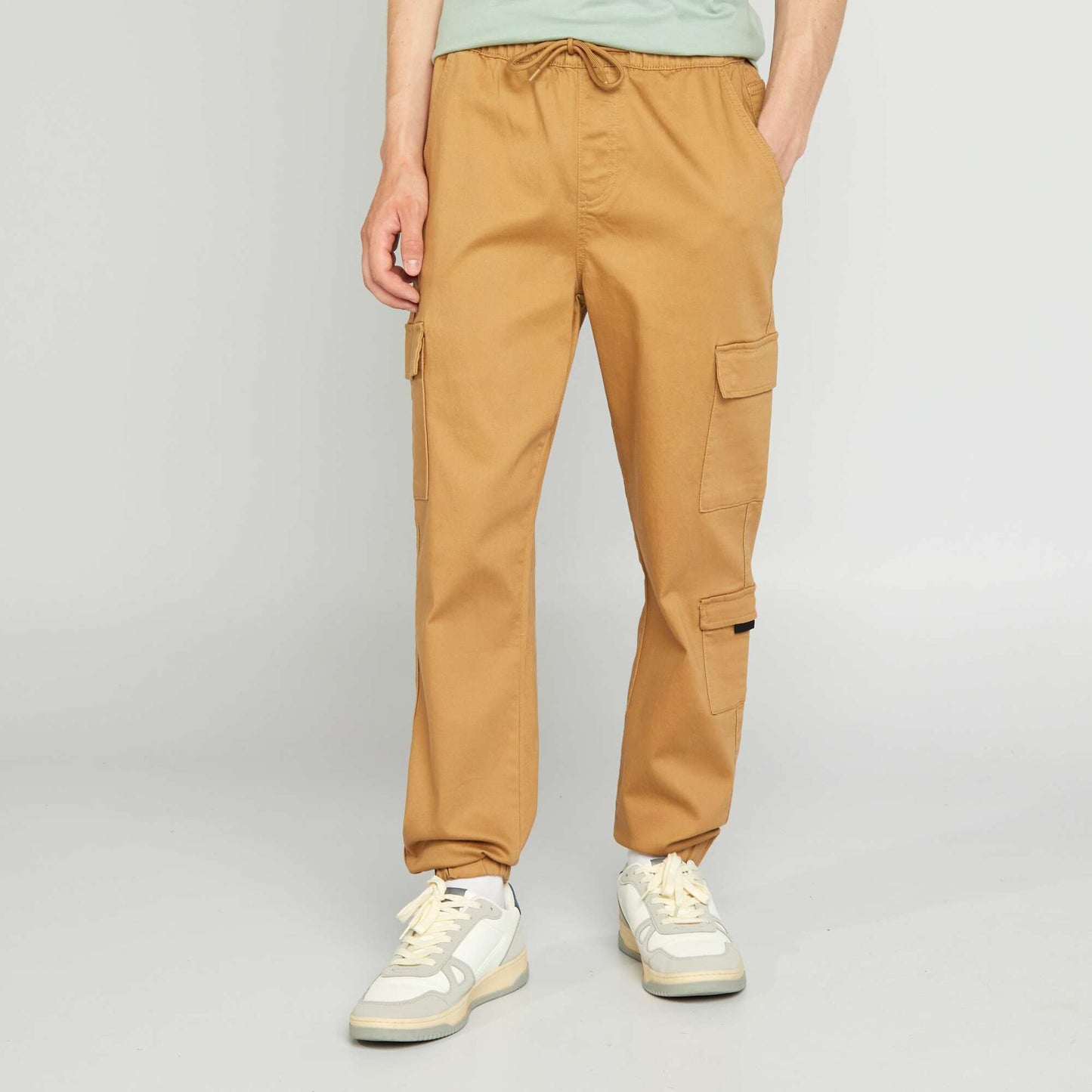 Pantalón con múltiples bolsillos BEIGE
