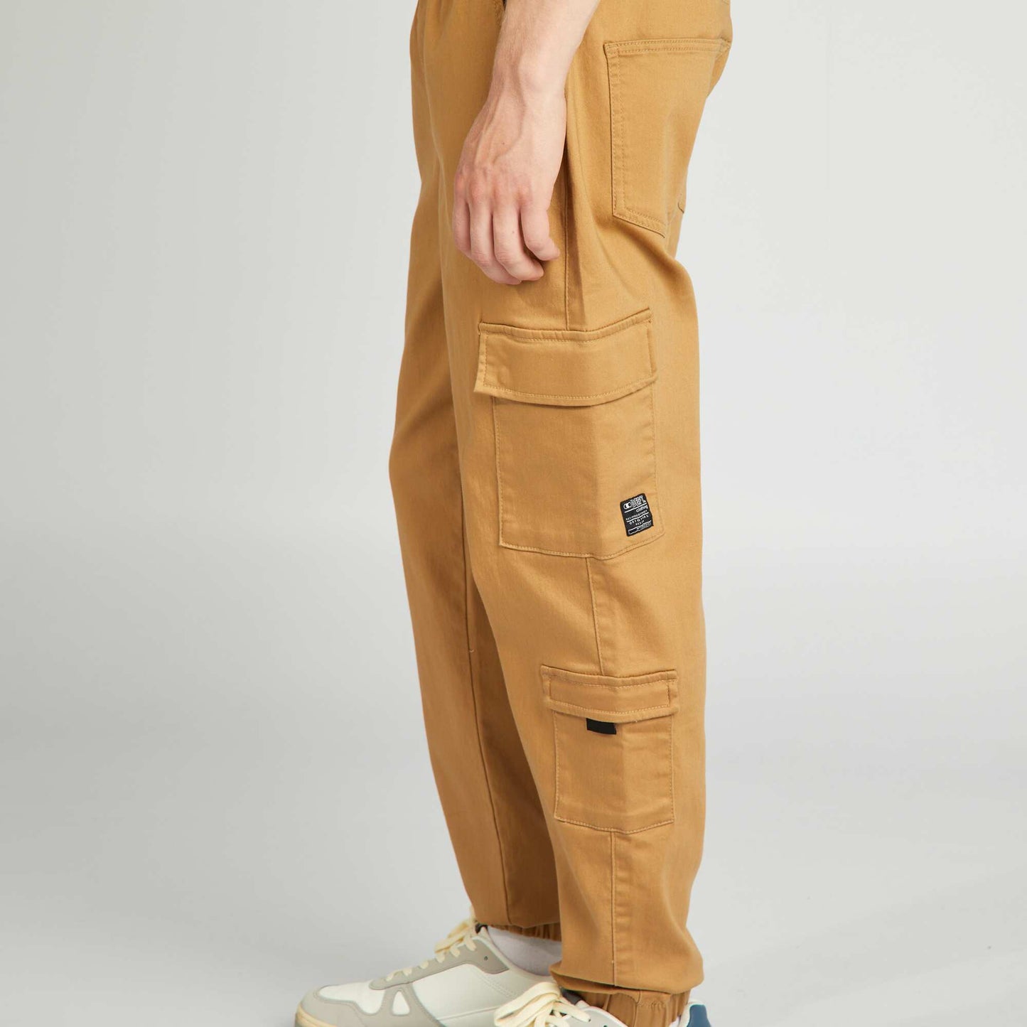 Pantalón con múltiples bolsillos BEIGE