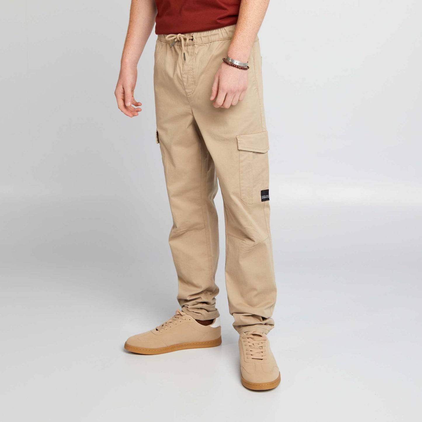 Jogpant con bolsillos con solapa BEIGE