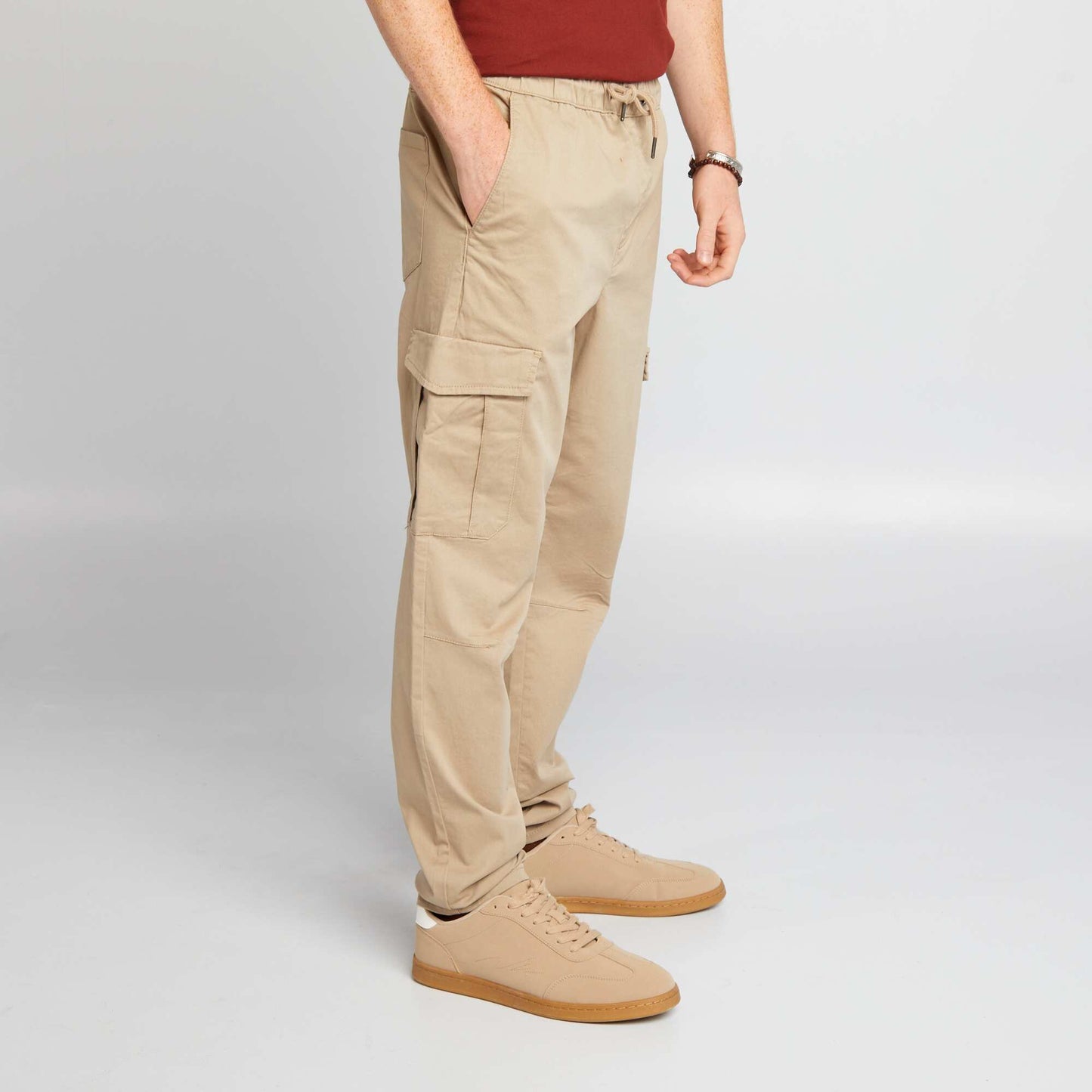 Jogpant con bolsillos con solapa BEIGE