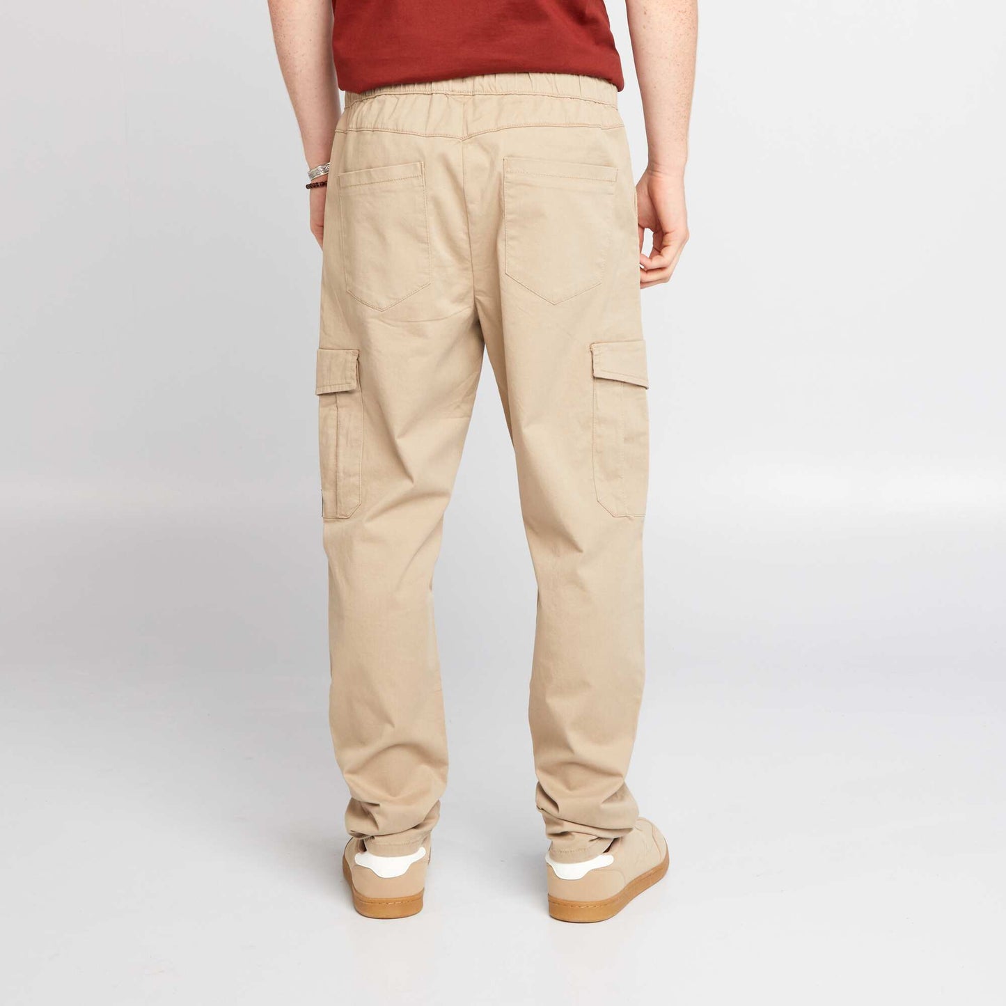 Jogpant con bolsillos con solapa BEIGE