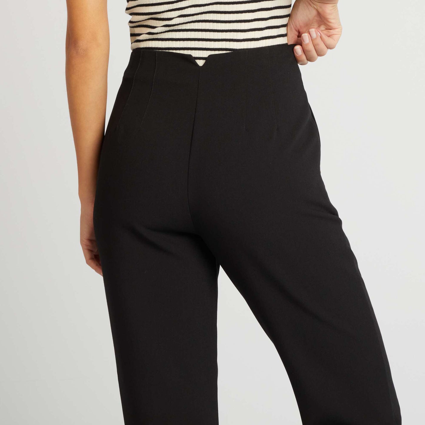 Pantalón recto de tiro alto negro