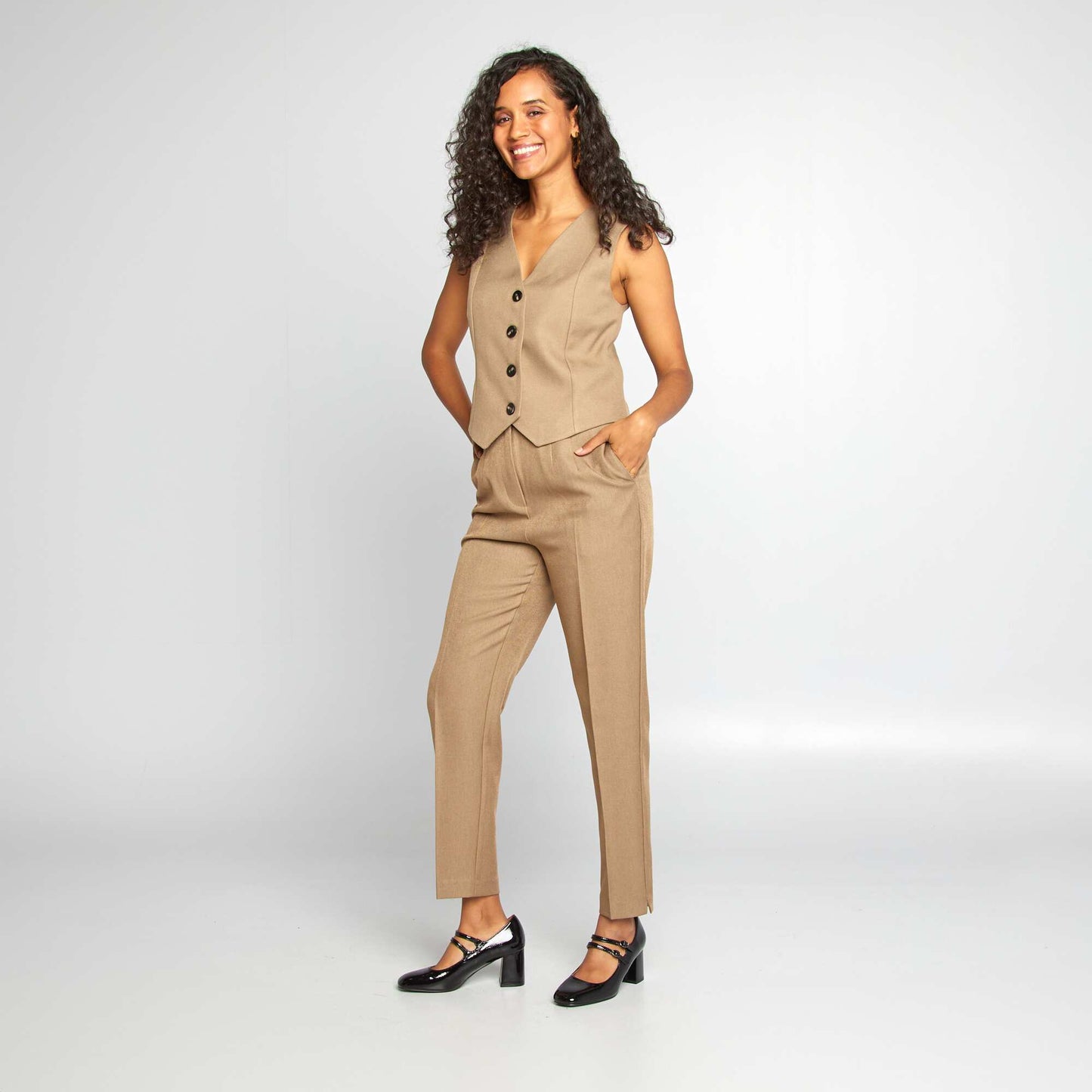 Pantalón pitillo de tiro alto BEIGE