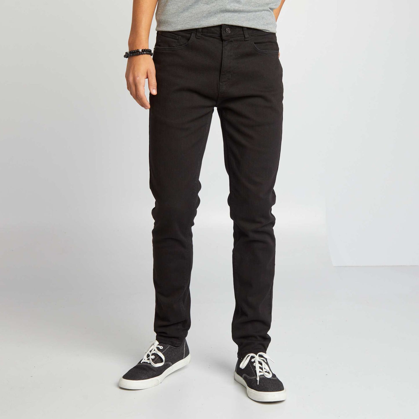 Jean slim liso negro