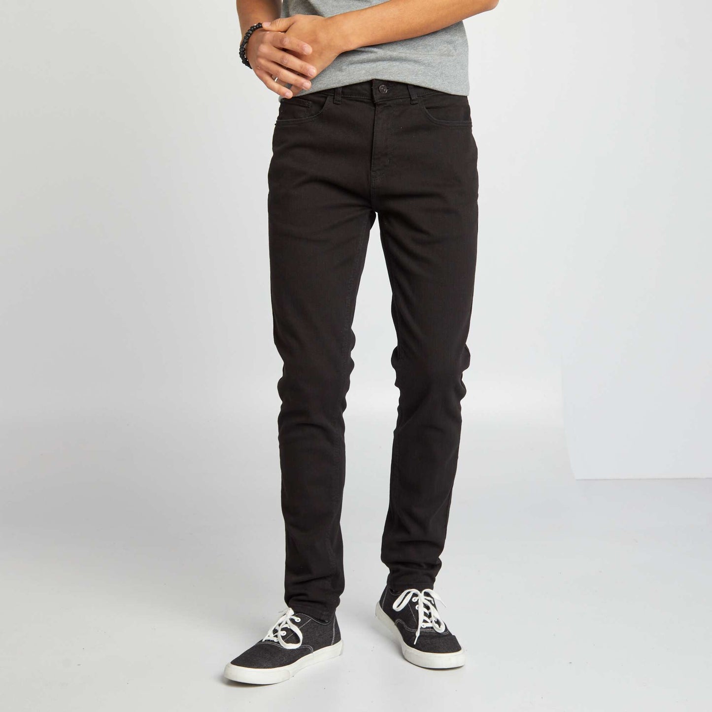 Jean slim liso negro