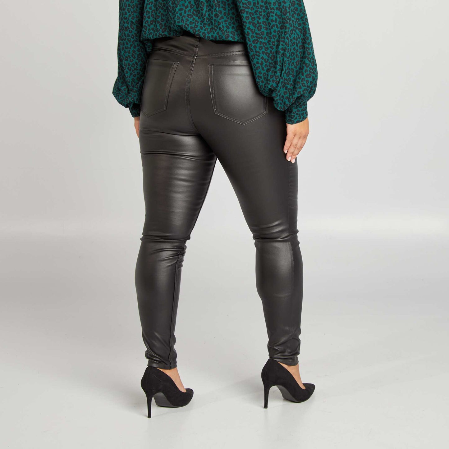 Pantalón encerado negro