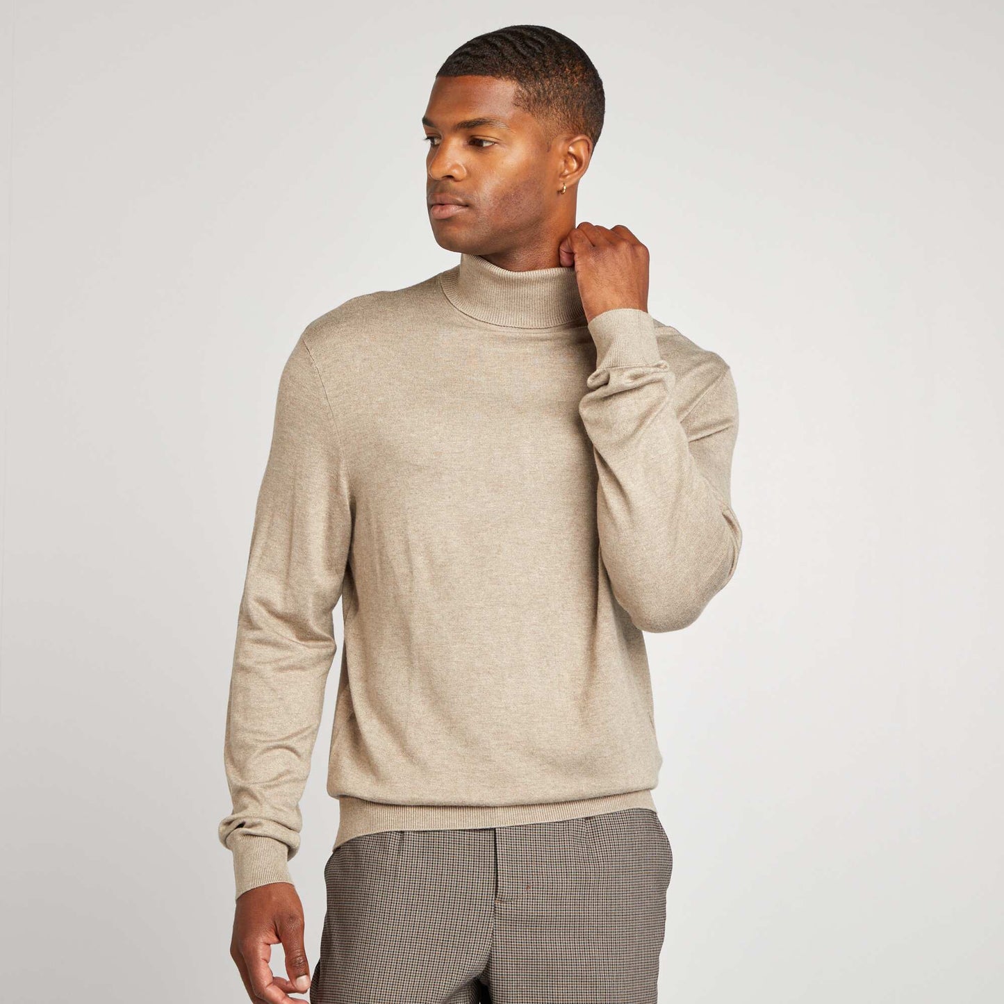 Sweater de punto fino con cuello vuelto BEIGE