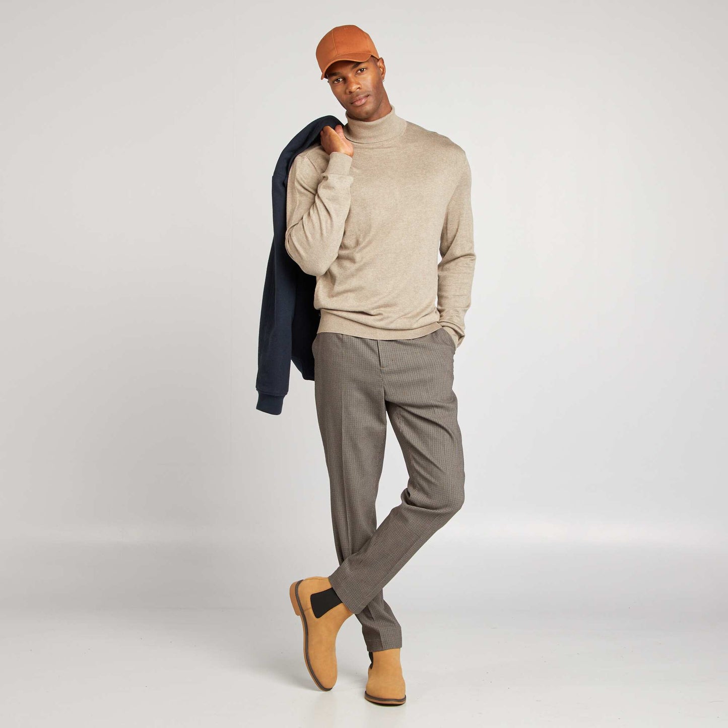Sweater de punto fino con cuello vuelto BEIGE