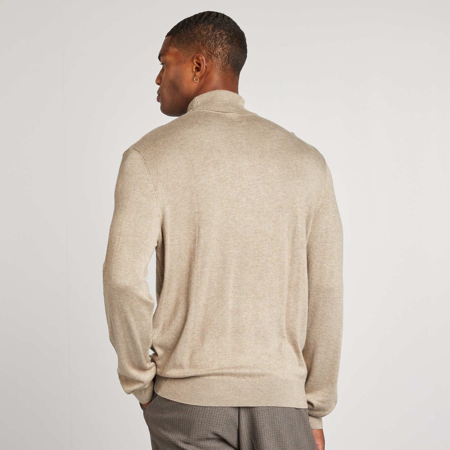 Sweater de punto fino con cuello vuelto BEIGE