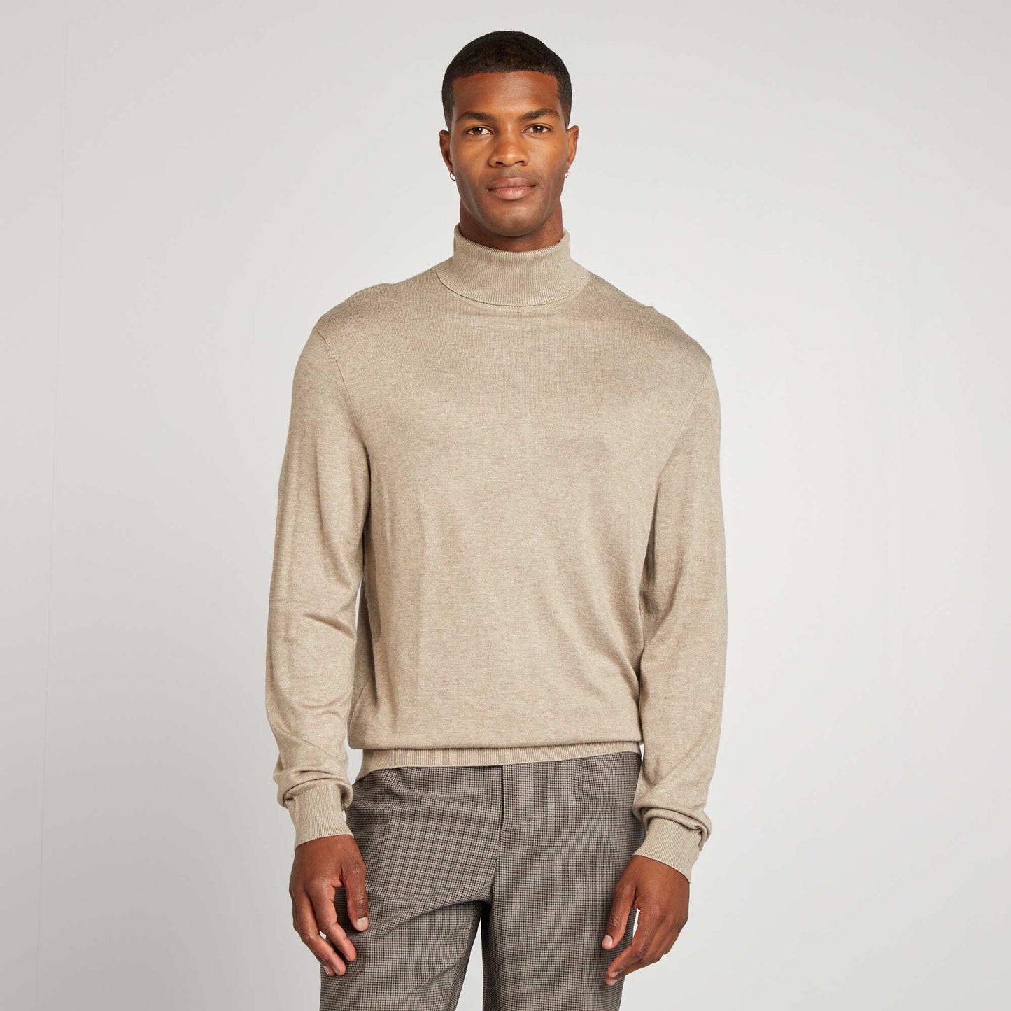 Sweater de punto fino con cuello vuelto BEIGE