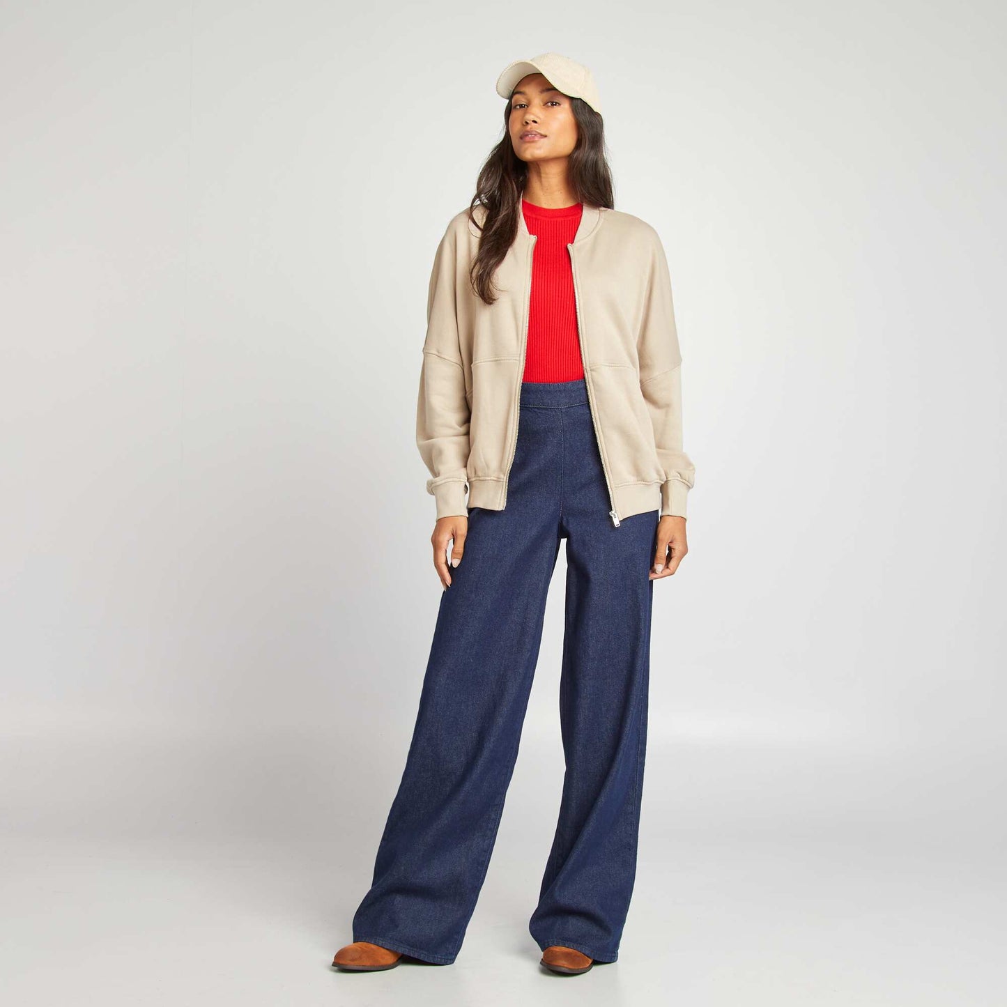 Buzo de chándal oversize con cremallera beige