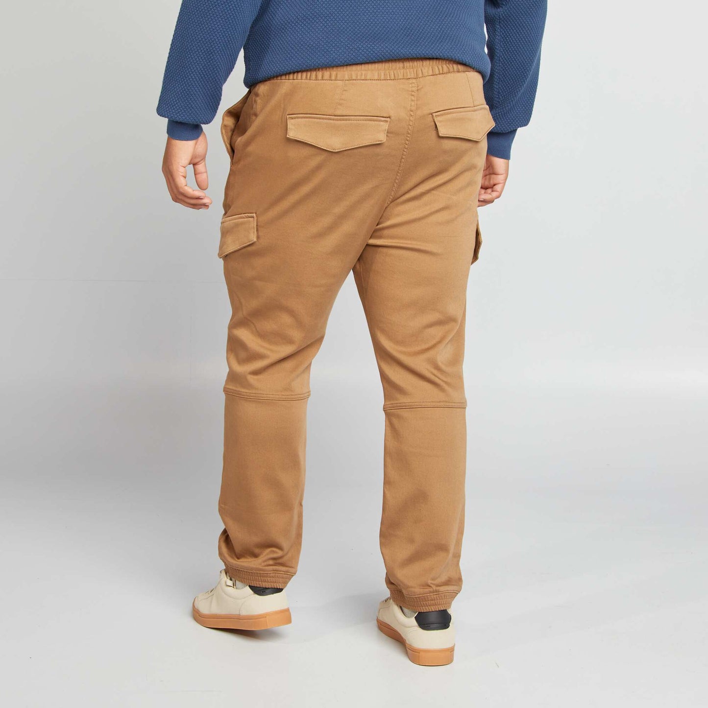 Pantalón con múltiples bolsillos MARRON