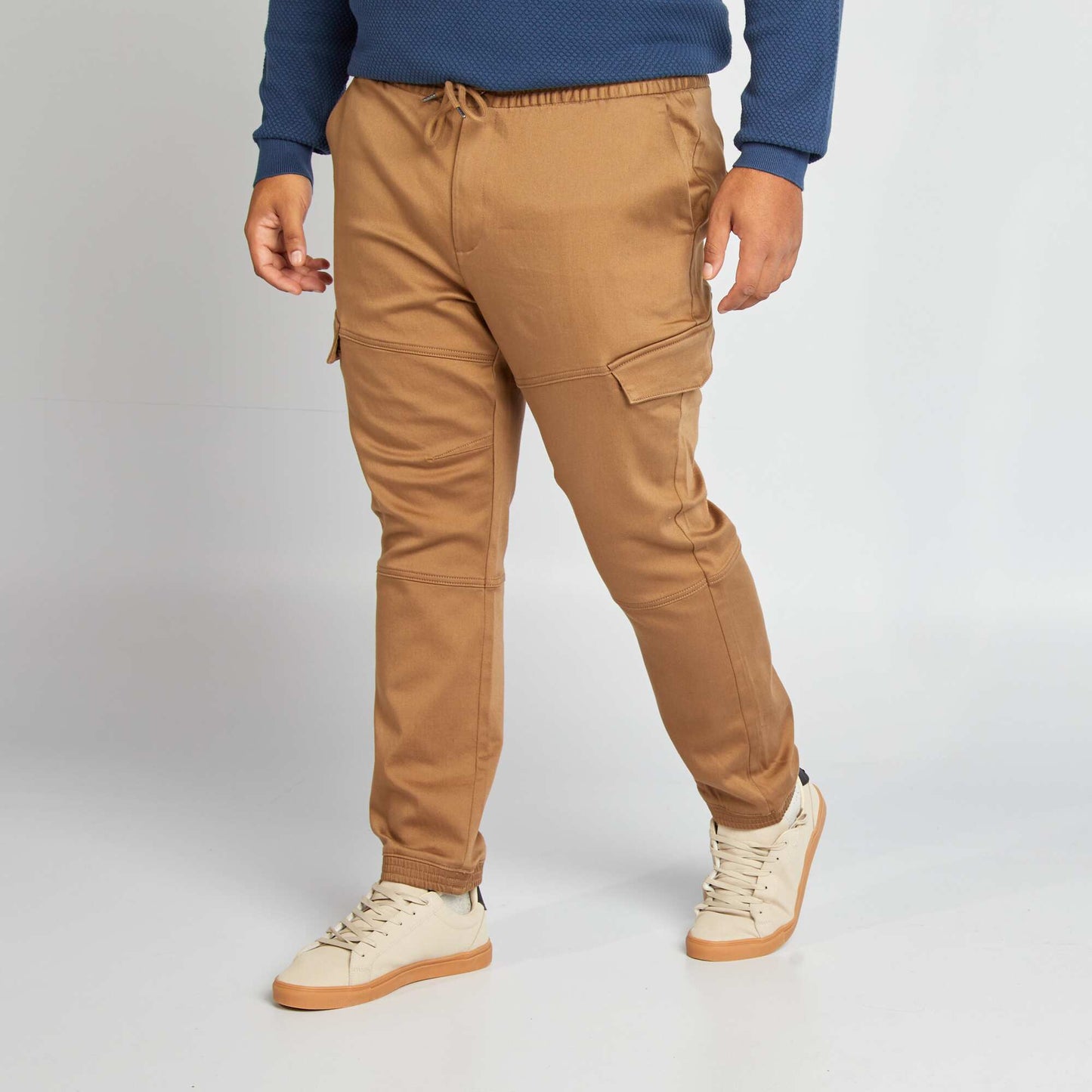 Pantalón con múltiples bolsillos MARRON