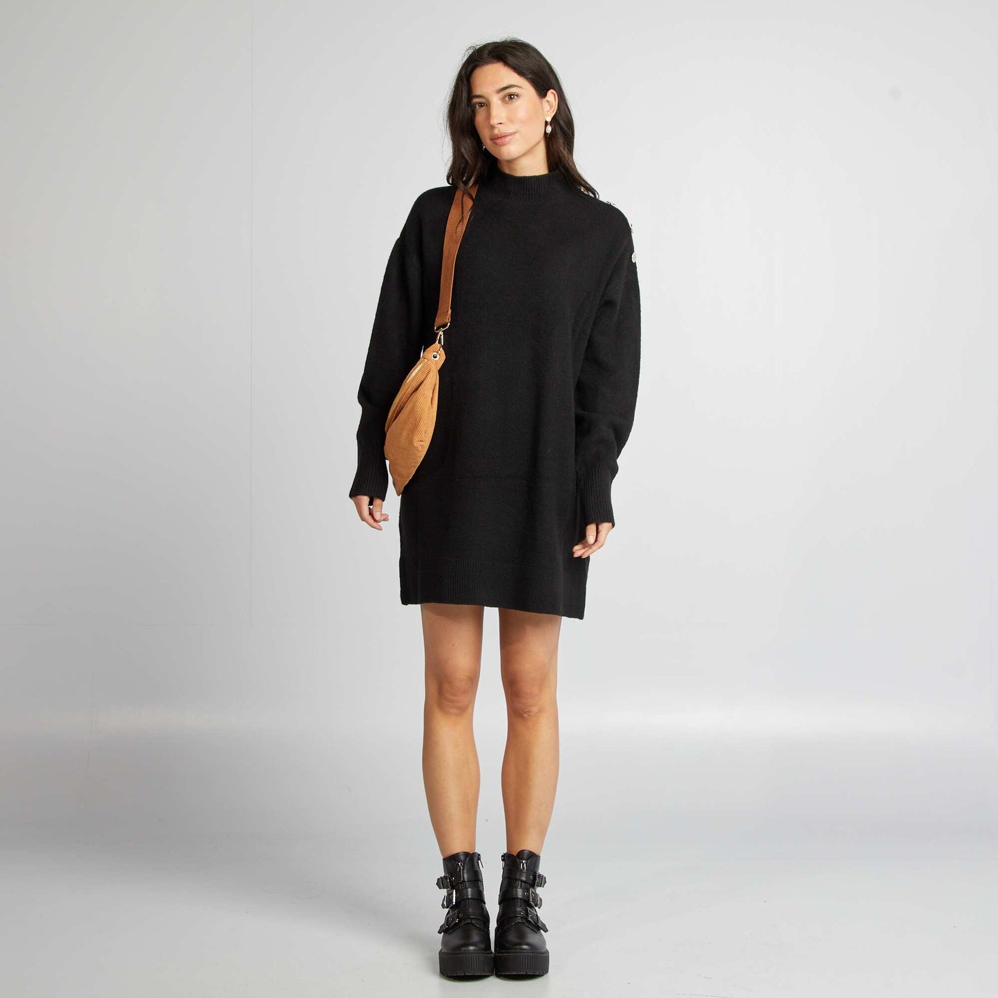 Vestido tipo sweater de punto con cuello alto negro