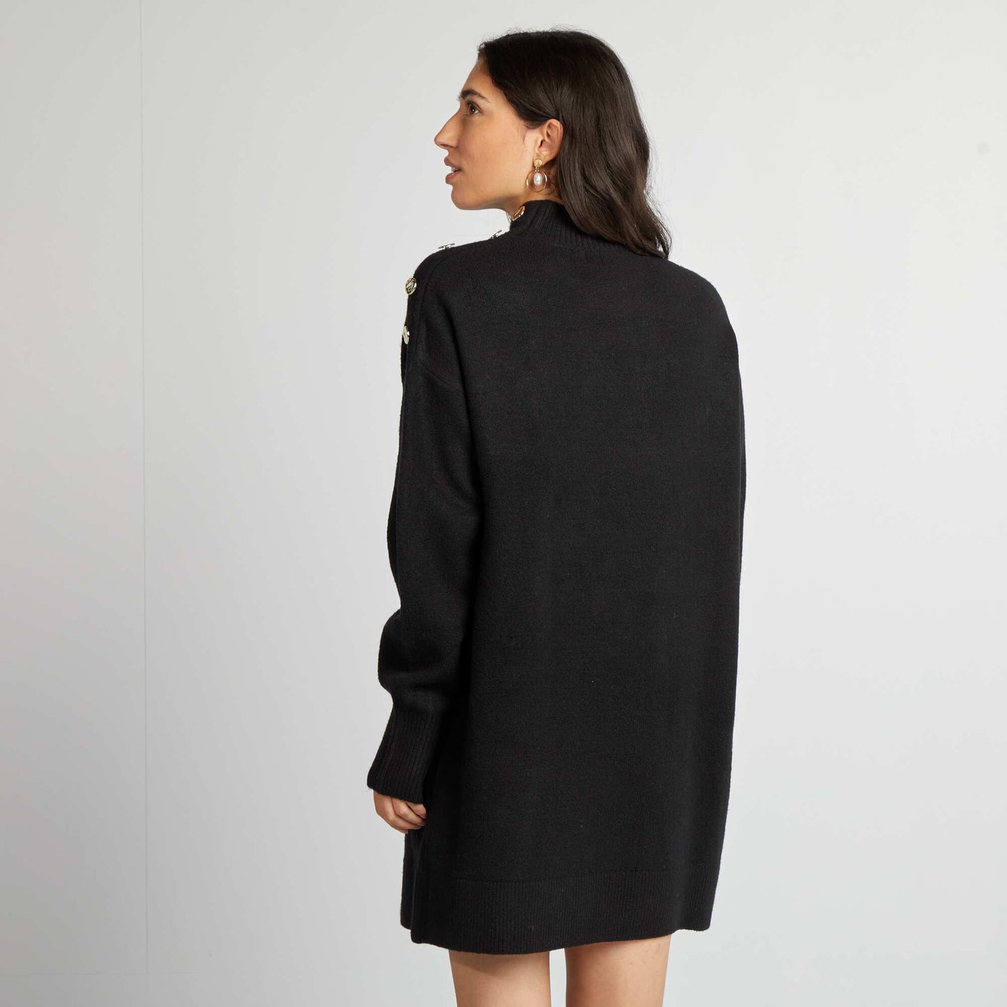 Vestido tipo sweater de punto con cuello alto negro