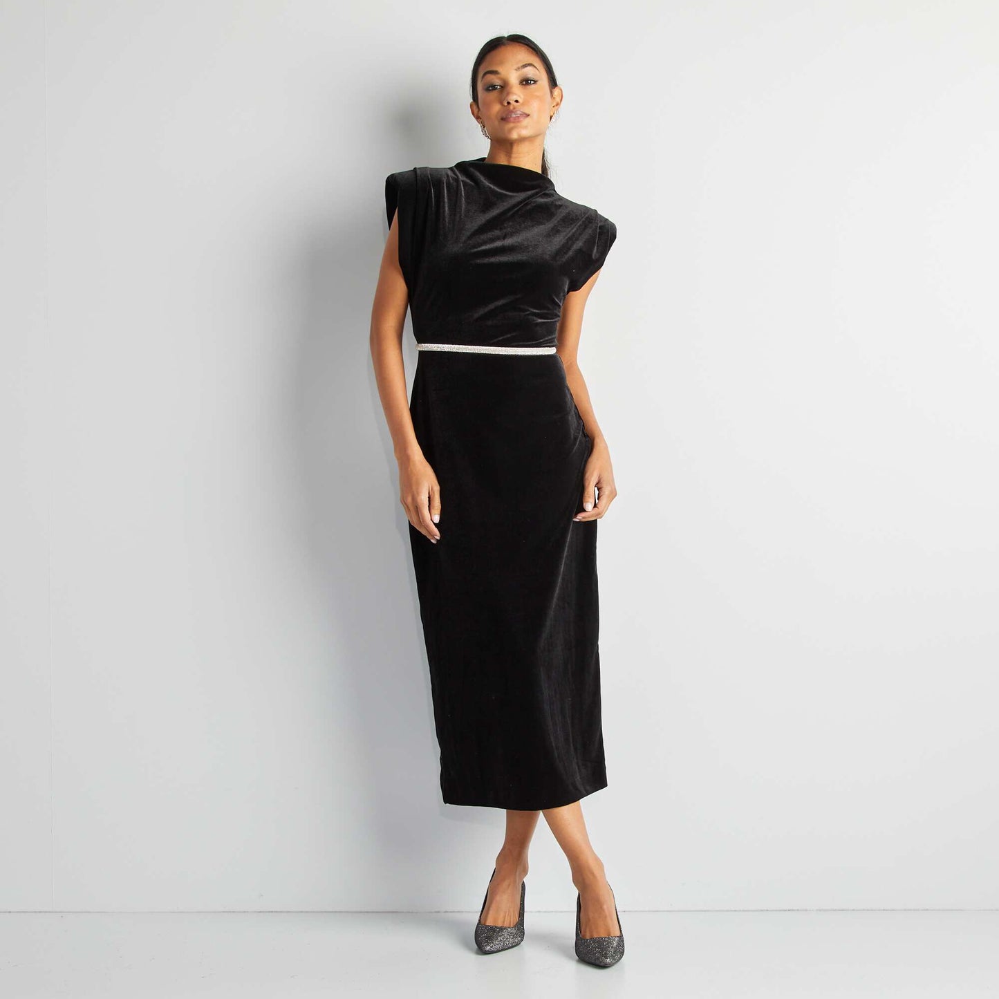 Vestido midi de terciopelo negro
