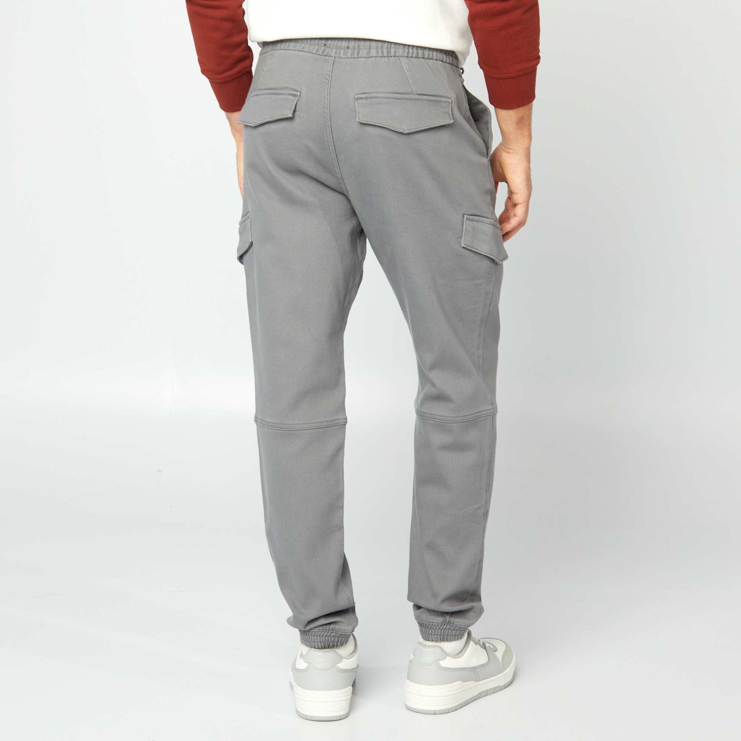 Pantalón multibolsillos liso GRIS