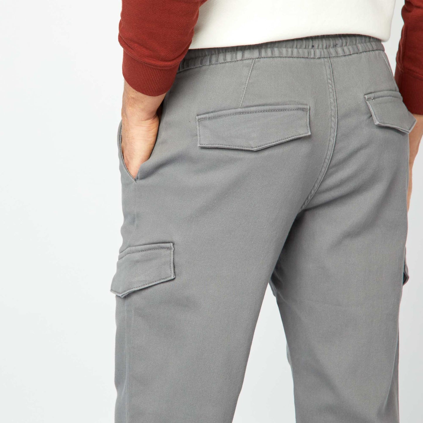 Pantalón multibolsillos liso GRIS