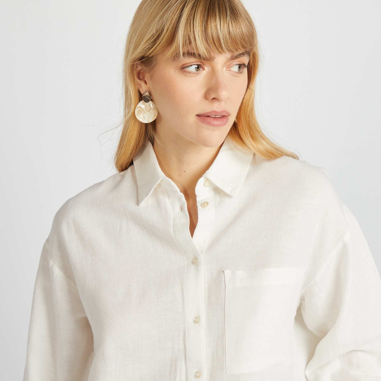Blusa larga con bolsillo en el pecho con un 20 % de lino BLANCO