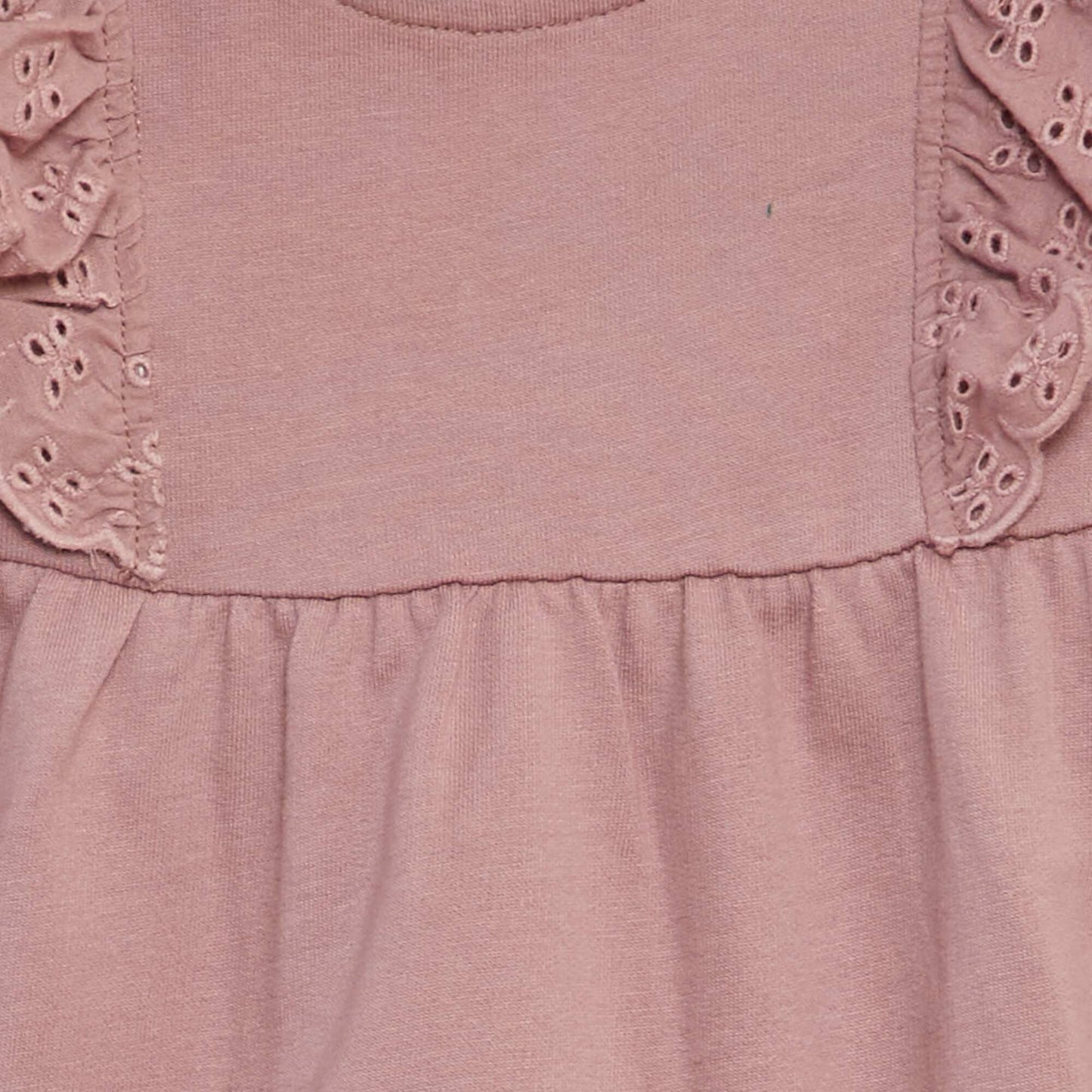 Vestido con volantes de bordado inglés ROSA