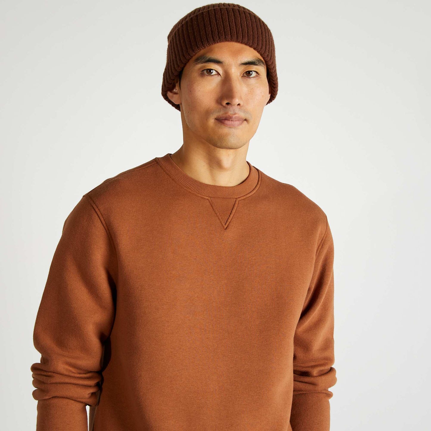 Buzo lisa con cuello redondo MARRON