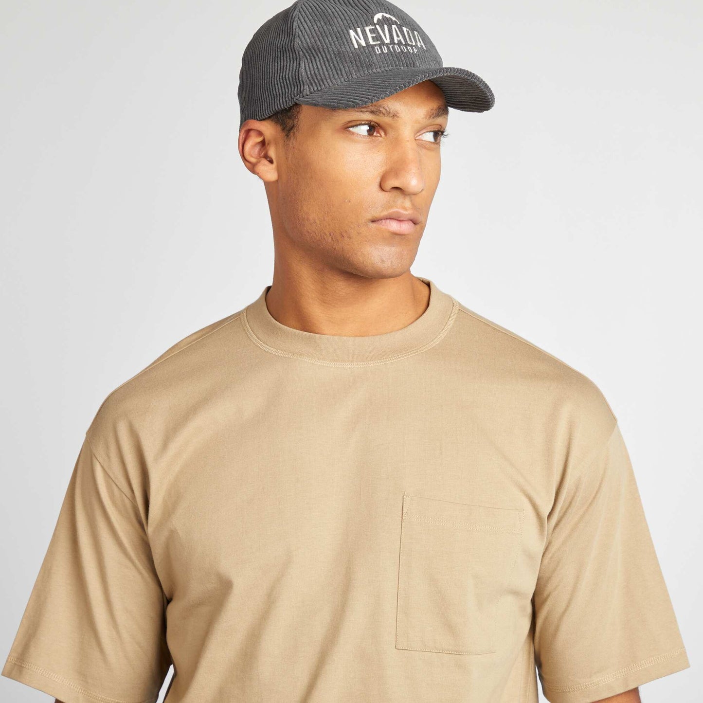 Camiseta lisa con bolsillo en el pecho BEIGE