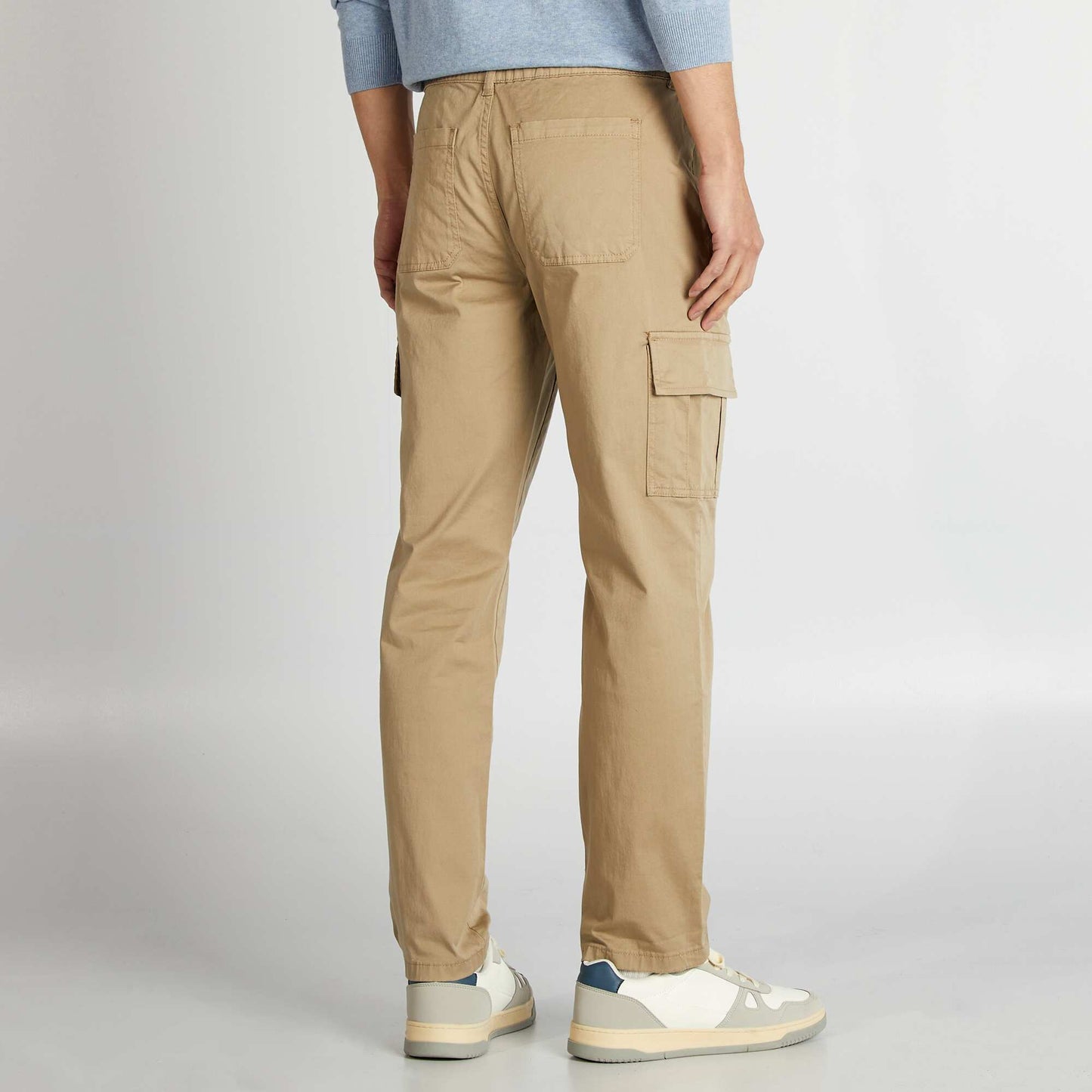 Pantalón con múltiples bolsillos corte recto BEIGE